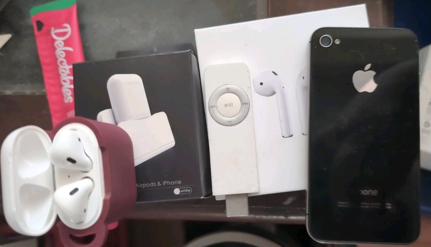 Apple iPod Shuffle 1st Gen & AirPods (1st Gen) Charging Stand + Case Cover