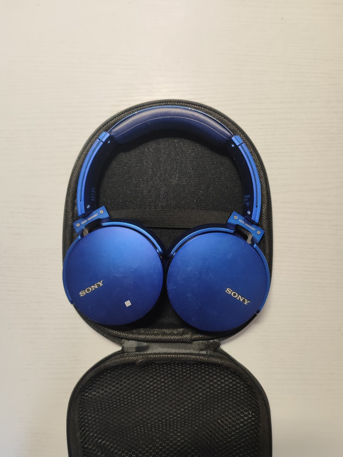 Sony XB950BT Extra Bass Wireless Bluetooth Headphones In Good Condition