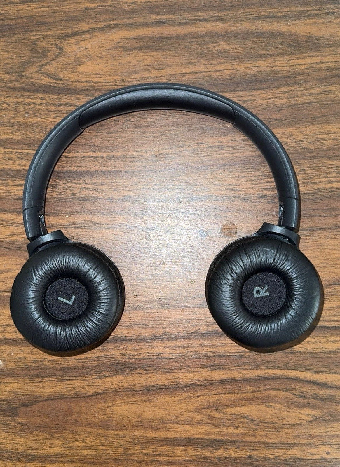 JBL Tune 520BT Wireless Bluetooth Headphones – Works – Worn Ear Pads