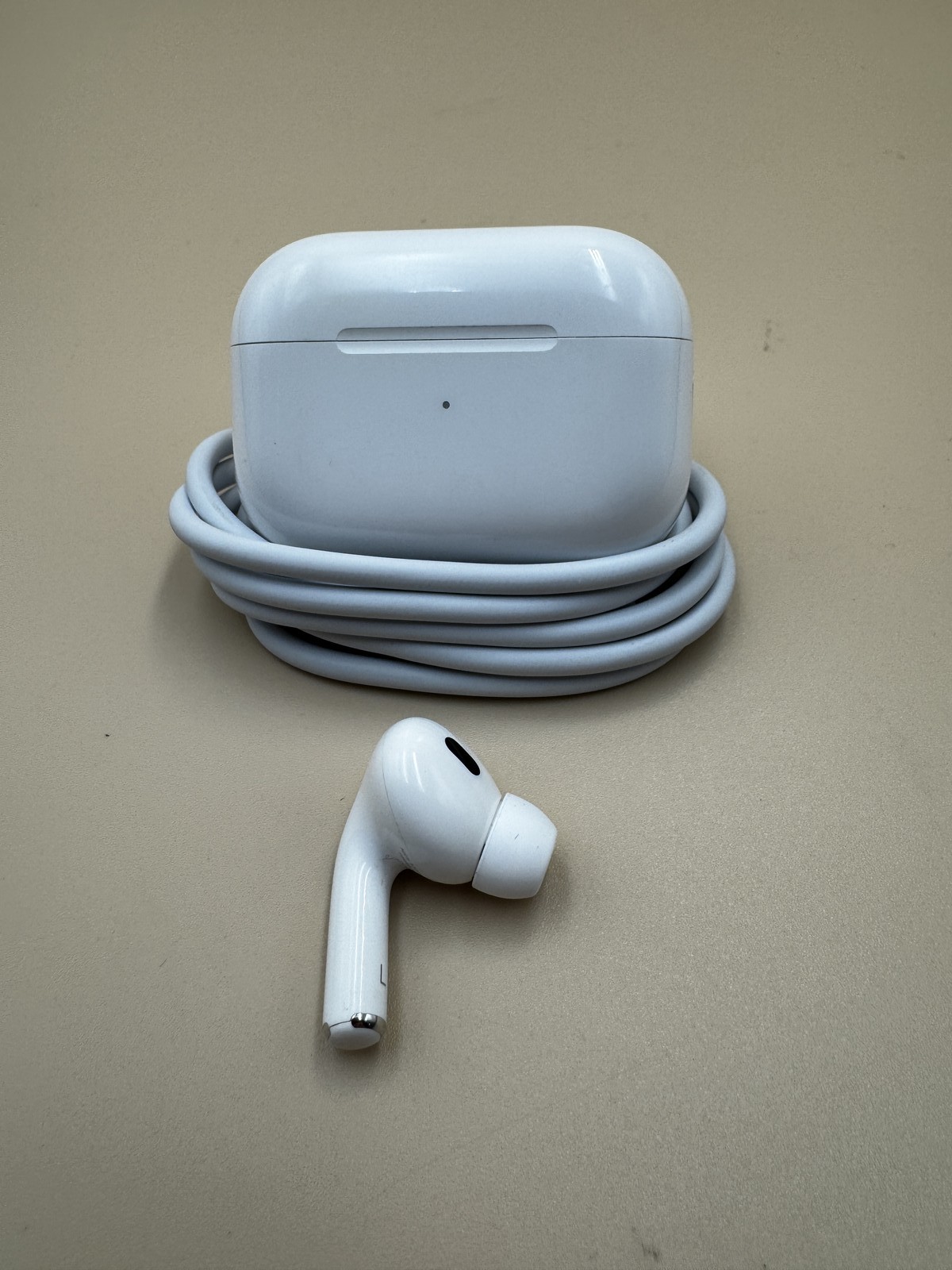 Apple AirPods Pro (2nd gen) (2023) White (with USB-C Case) MTJV3LL/A PC1712036