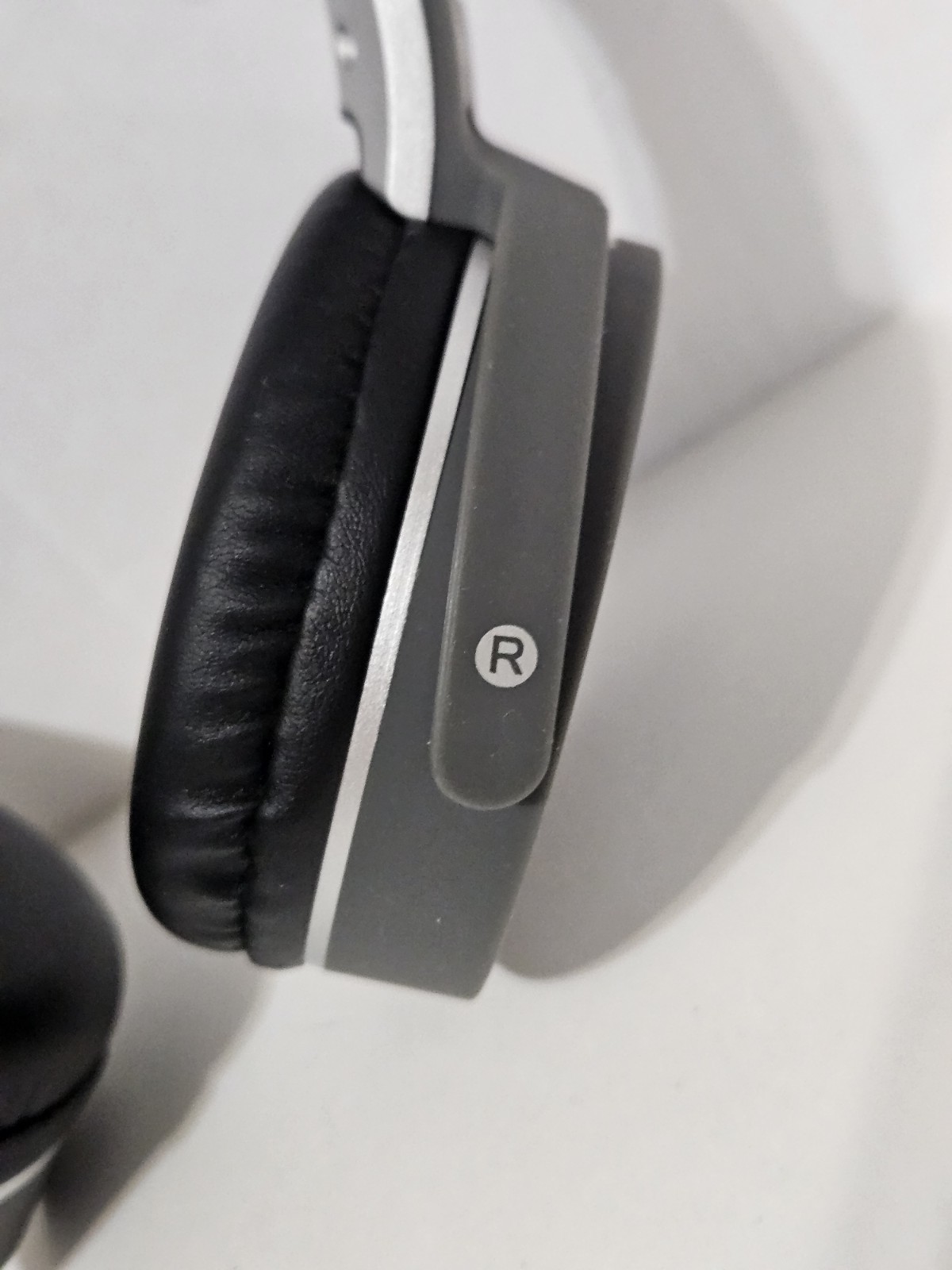 Sony Extra Bass Wireless Bluetooth Headphones Gray Silver MDR Tested Working