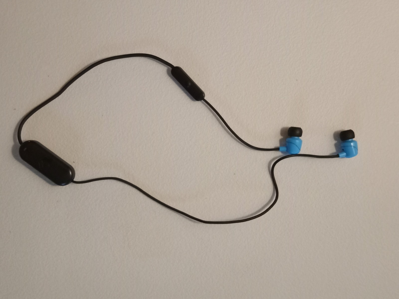 Skullcandy Earbuds Lot of 4. Used, Clean w/Spare Silicone Ear Tips