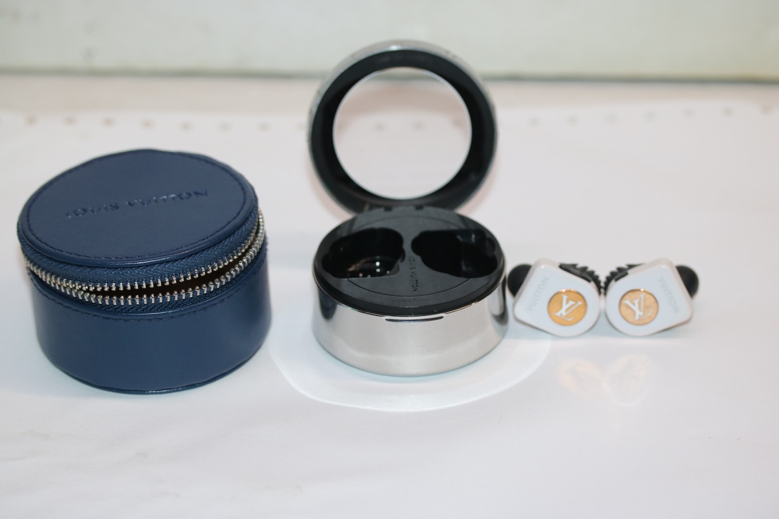 Louis Vuitton QAB120 Horizon Wireless Earphones White Gold Monogram Bluetooth