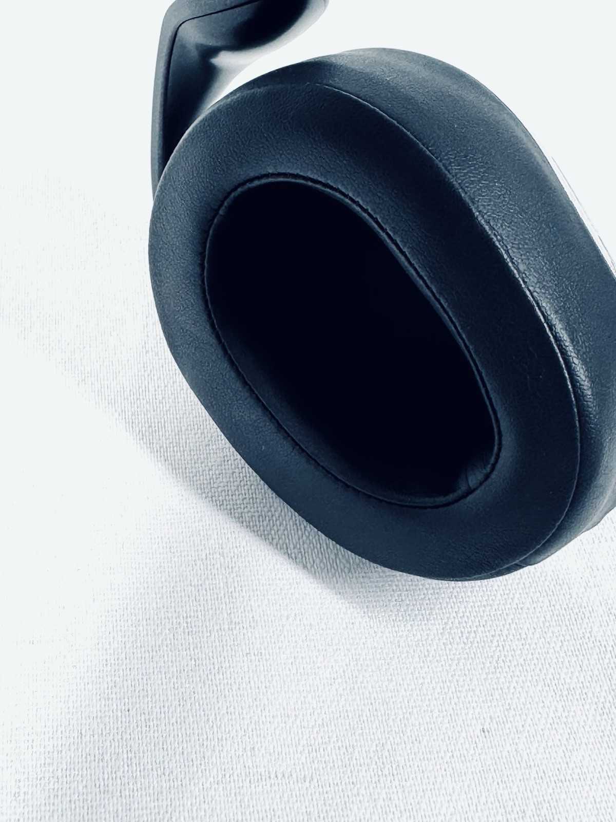 Blue Lola Over-Ear High-Fidelity Sealed Headphones Black Audio