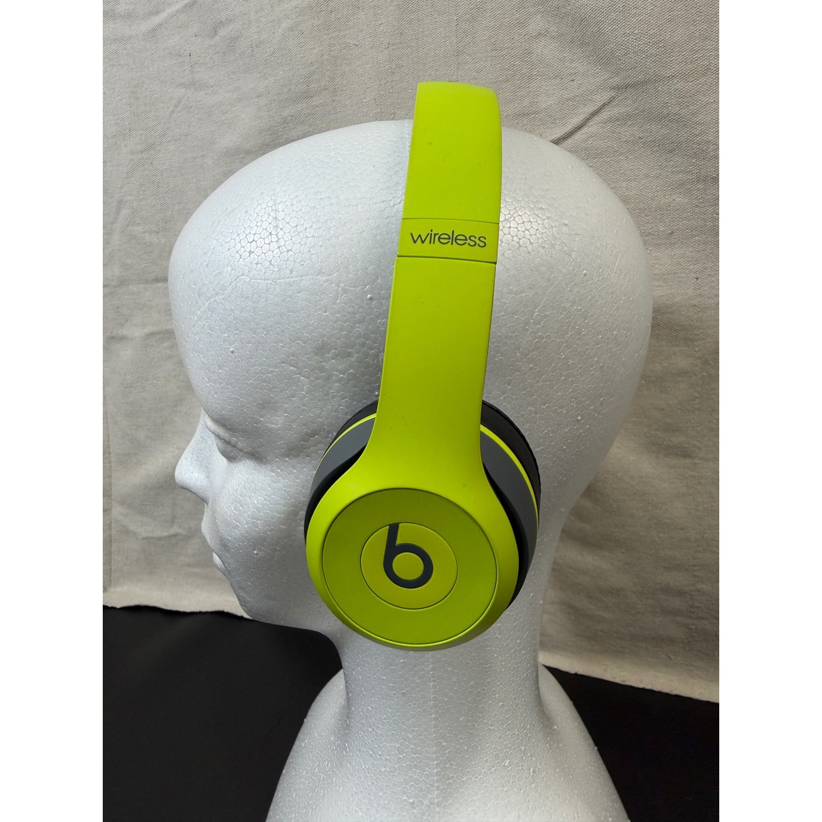 Beats Solo 2 Wireless Headphones Unisex Adjustable Shock Yellow Bluetooth Audio