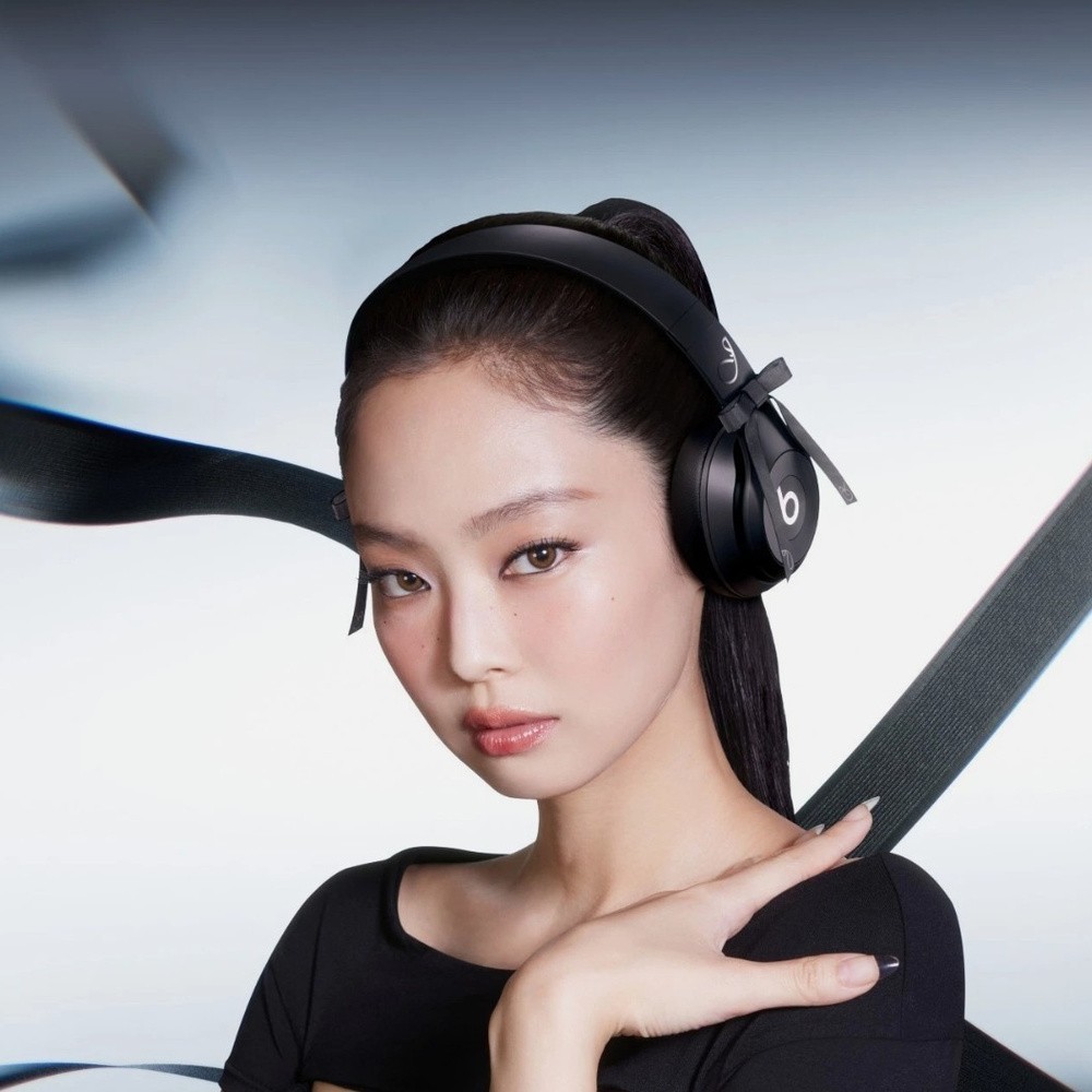 Beats Solo 4 Wireless On-Ear Headphones Jennie Onyx Black Korea Ver