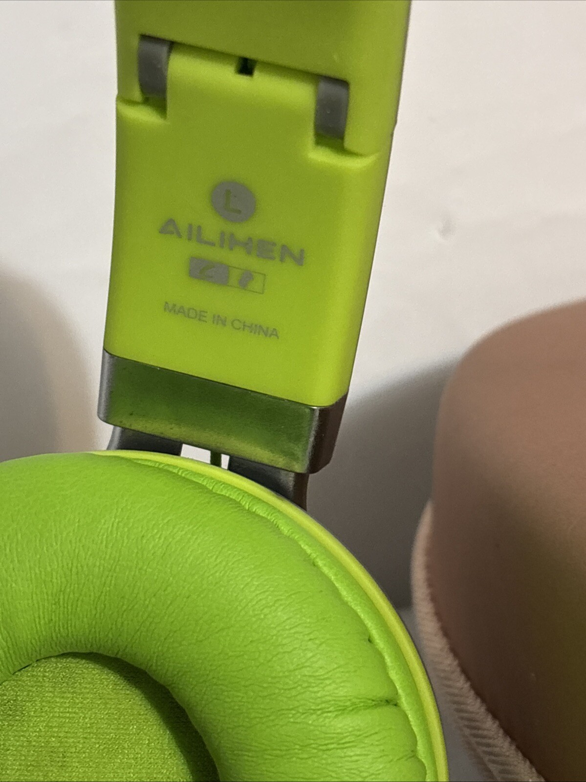 AILIHEN C8 Headphones Wired, On-Ear Headphones. Neon Green. Zipper Case. Tested
