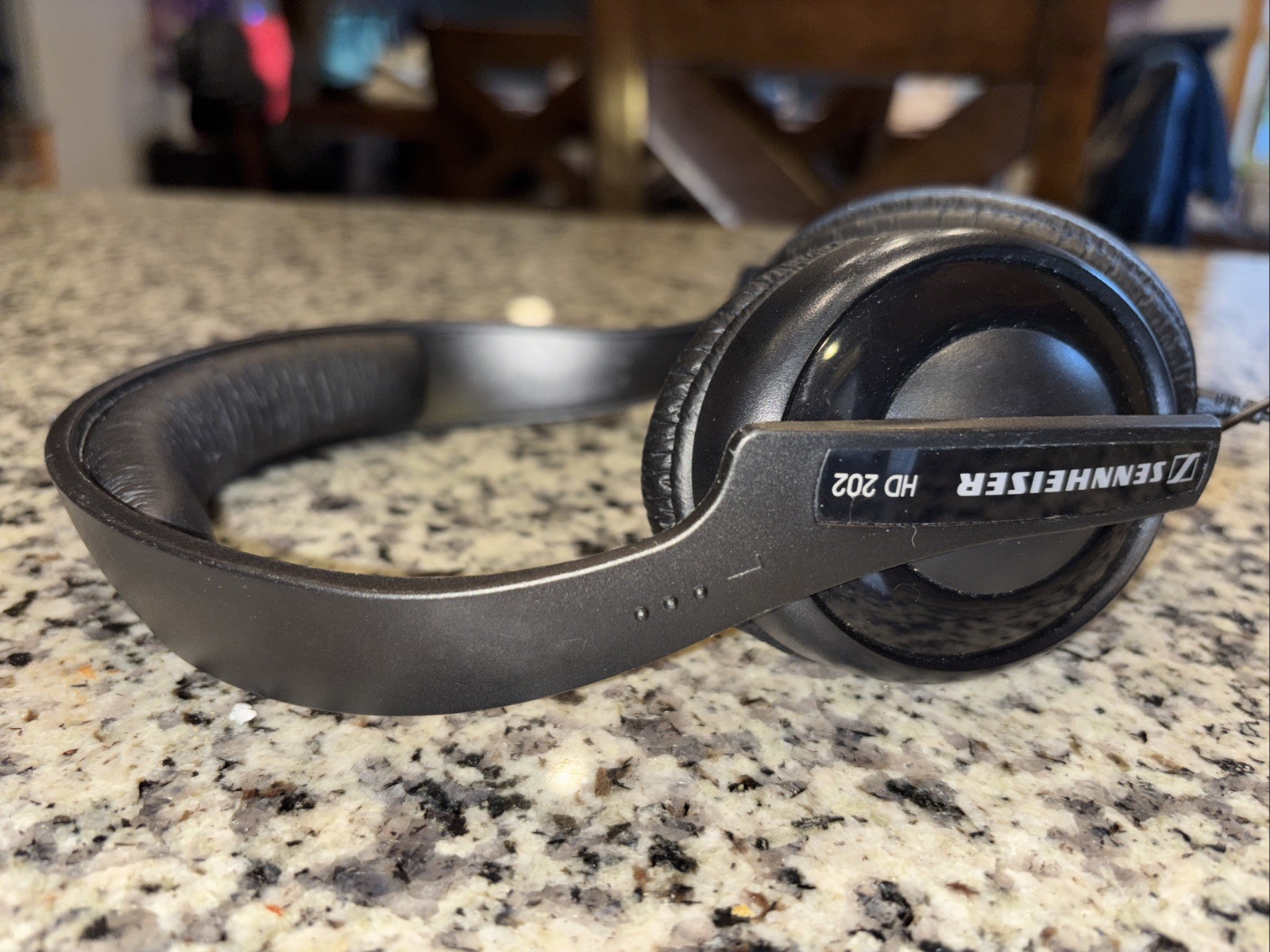Sennheiser HD 202 On-Ear Wired Headphones Black Dynamic Hi-Fi Stereo HD202
