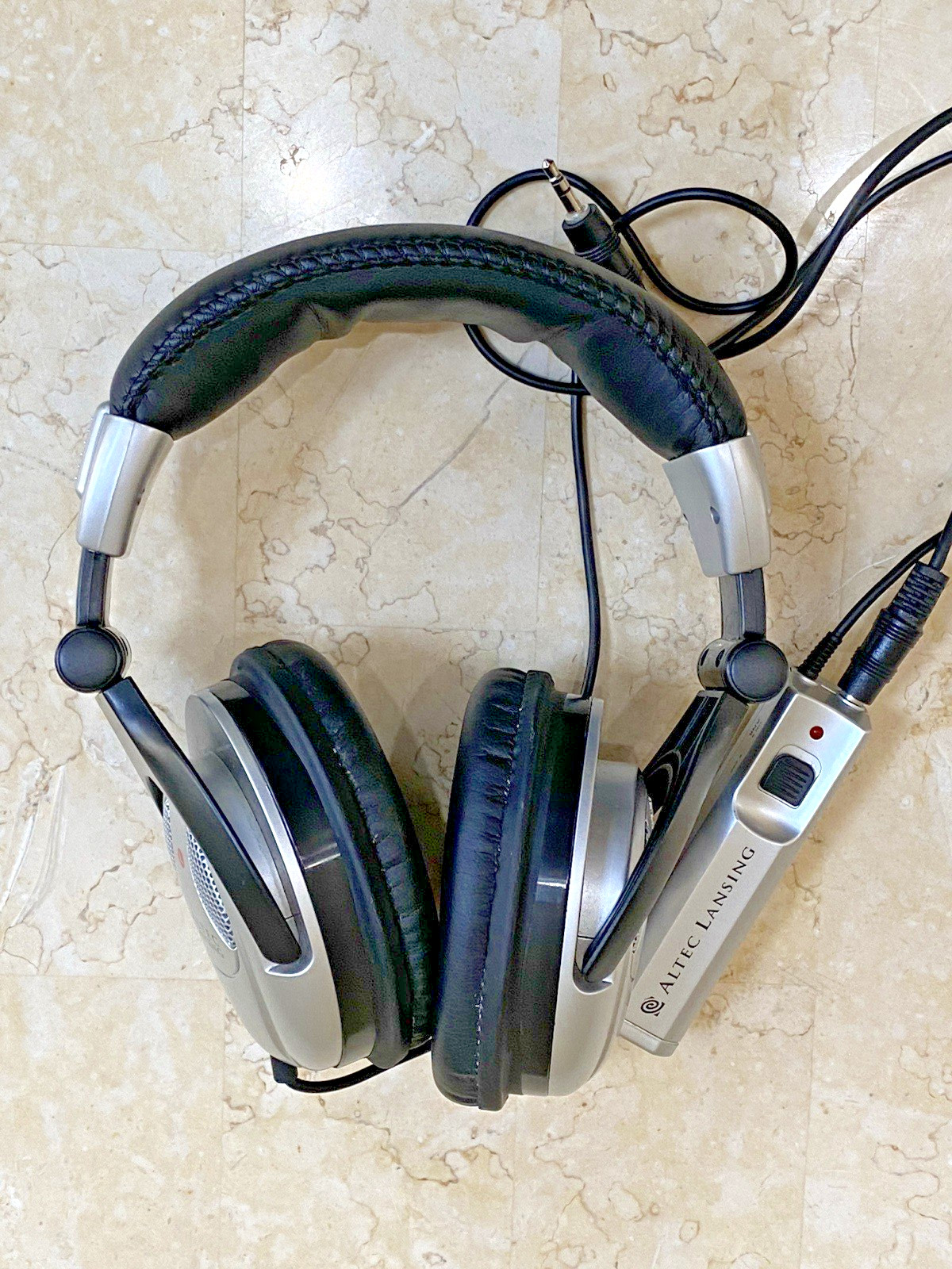 Altec Lansing AHS602i Retro Gaming Headset – Silver/Black – 2005