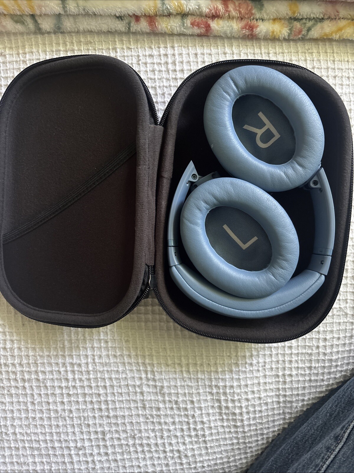bose wireless, charger included, used but in good condition ORIG. PRICE: $250