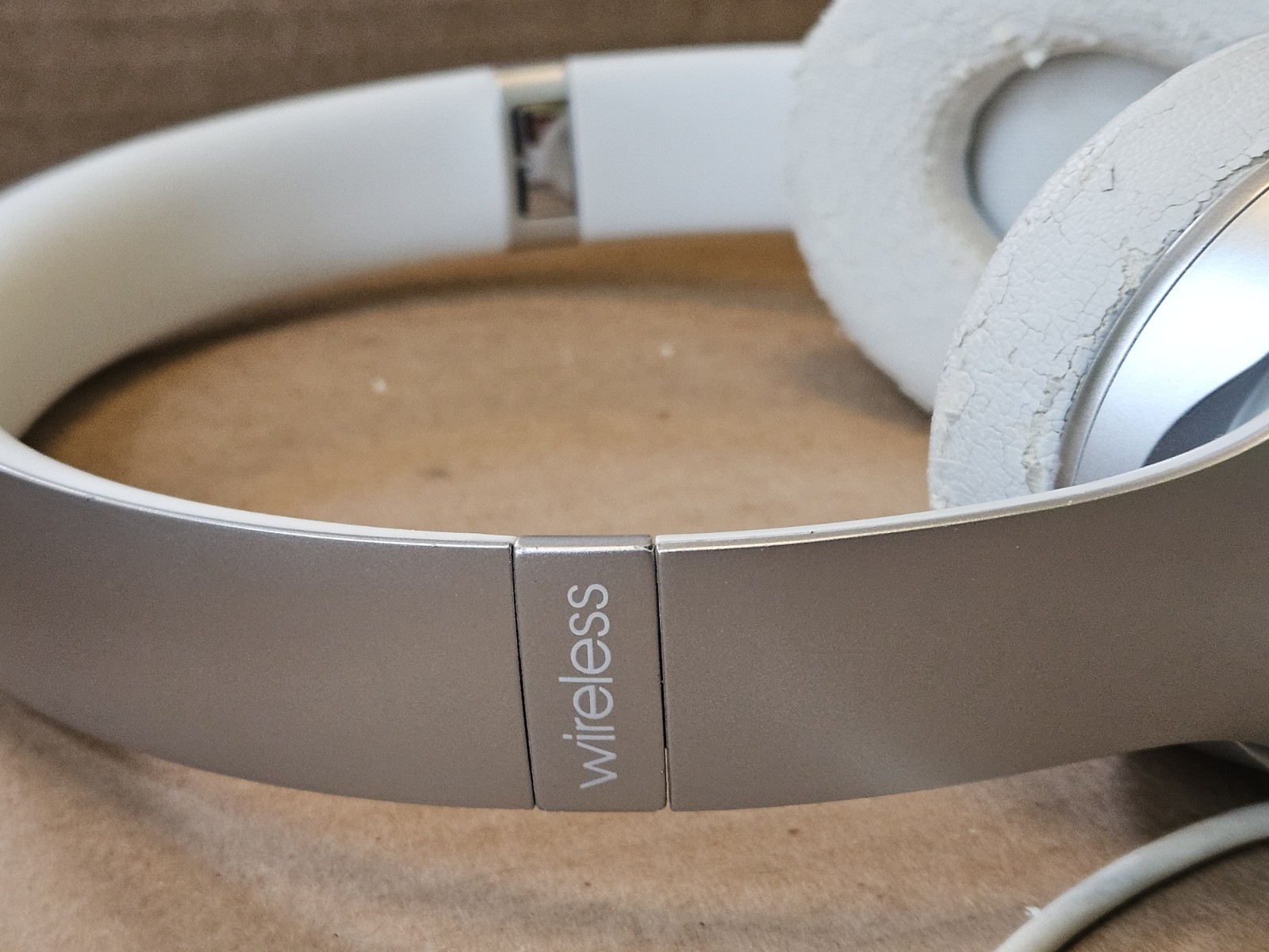 Beats By Dr. Dre Solo2 White Silver Wireless Headphones With Cable