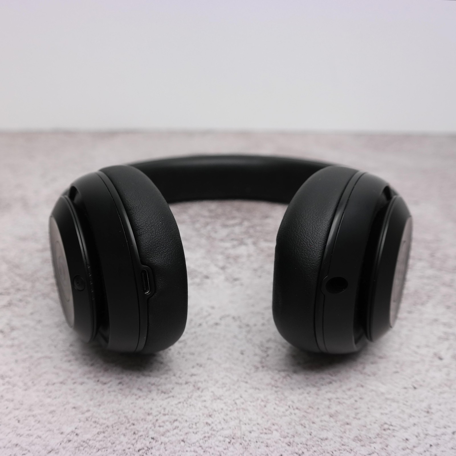 Beats by Dr. Dre Studio Pro Over Ear Headphones MQTP3LL/A Black BROKEN