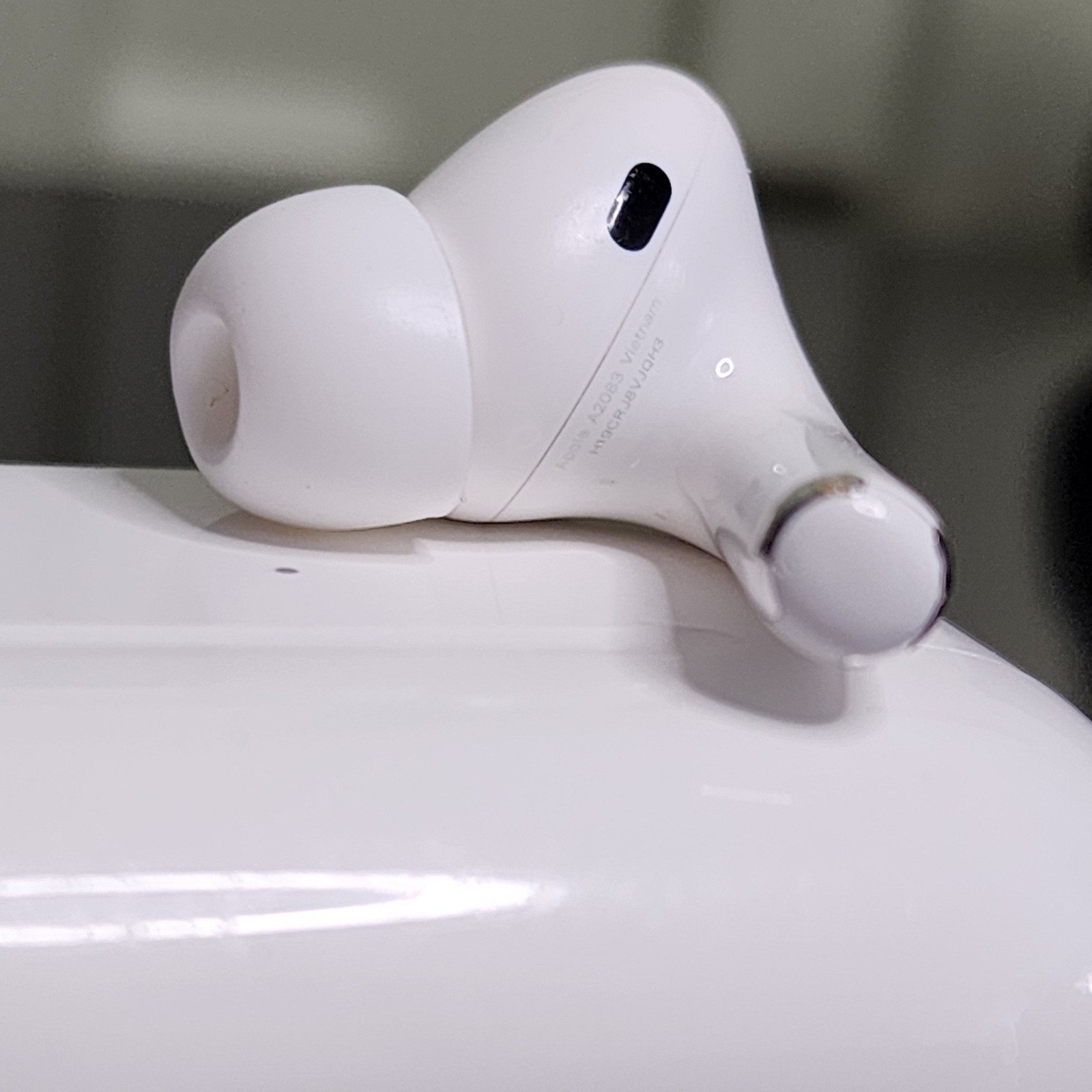 Apple AirPods Pro 1st Gen OS White | Noise Cancelling | *Read Description