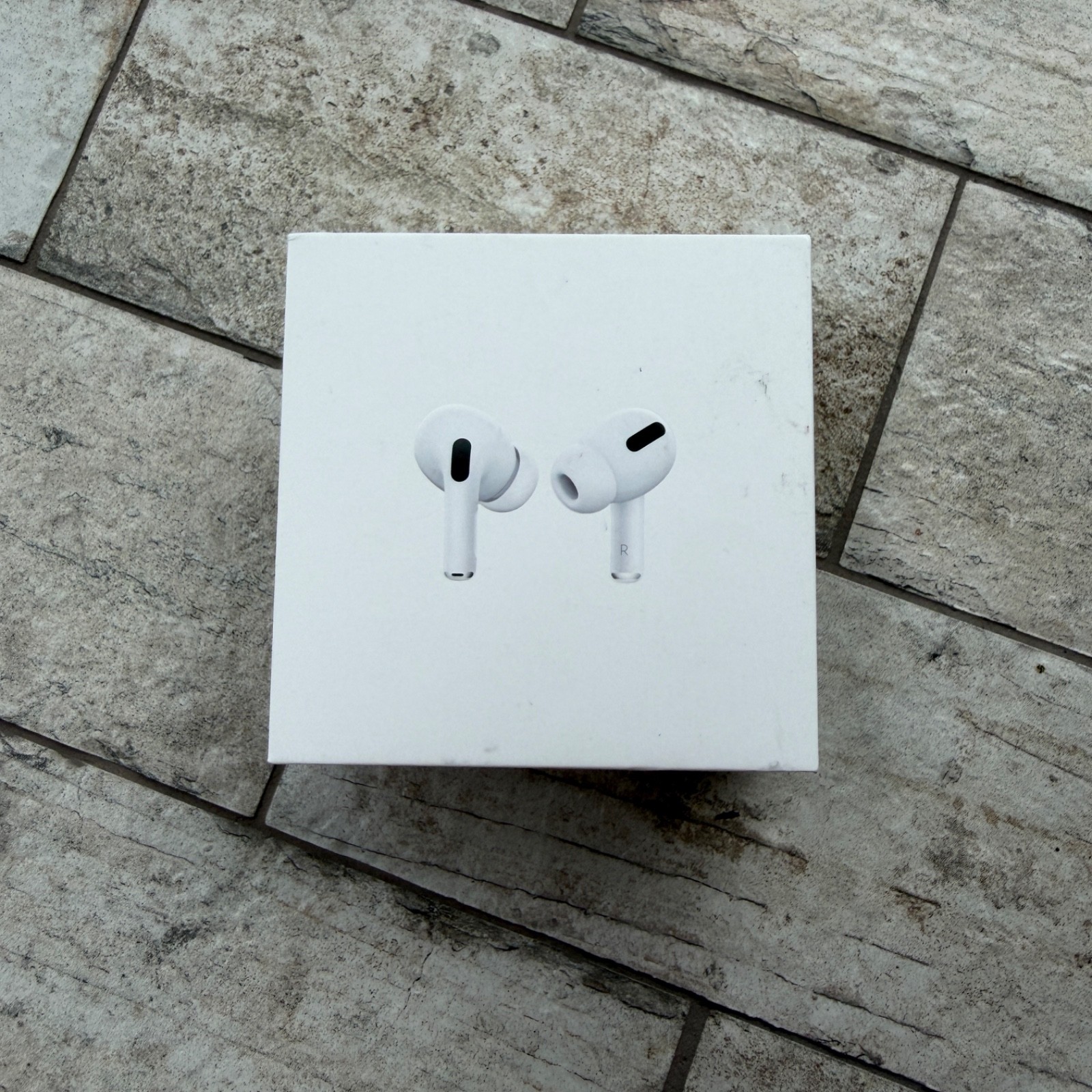 Apple AirPods Pro 1st Gen MWP22AM/A Wireless Charging Case White Earbuds