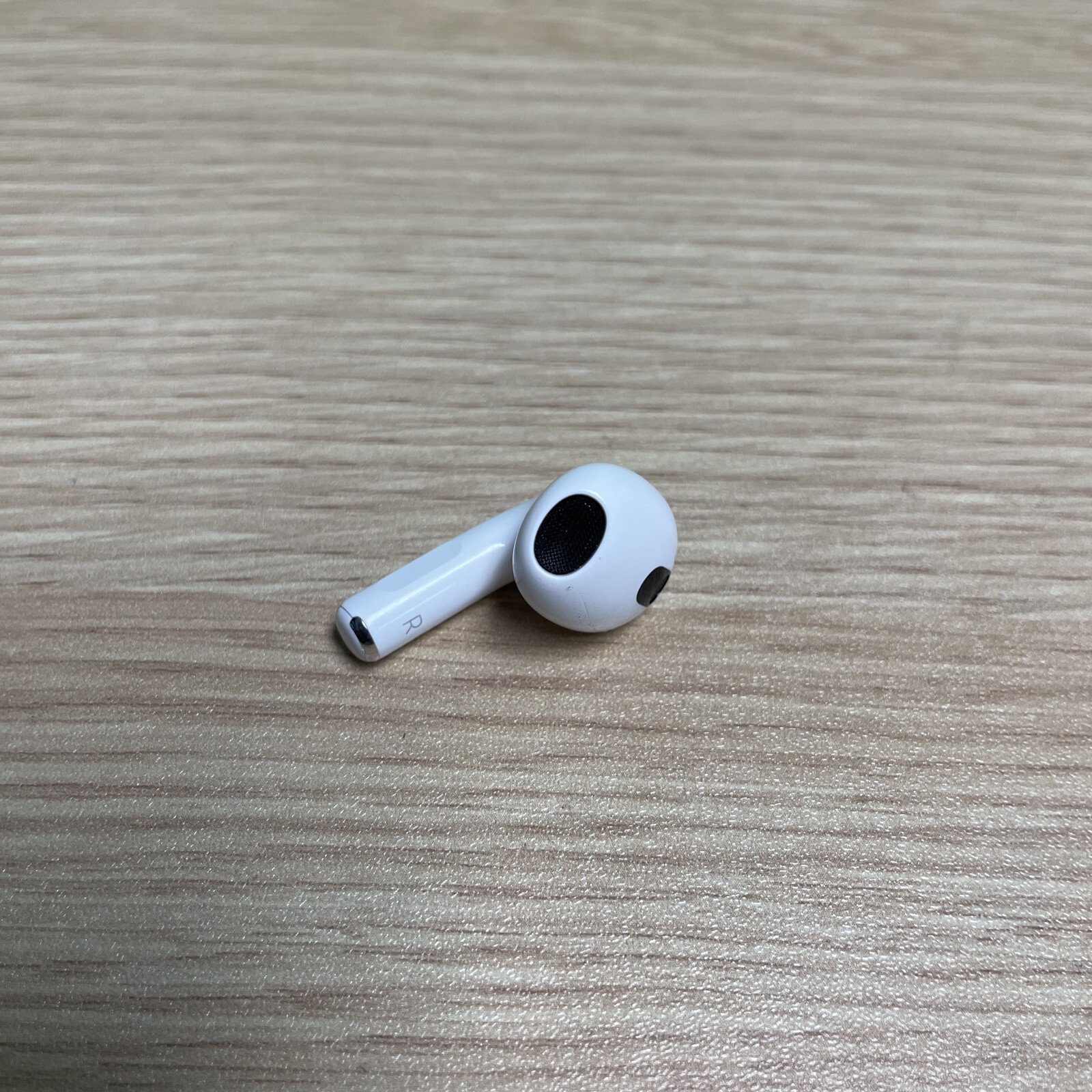 Apple AirPods 3RD GENERATION Replacement – RIGHT SIDE ONLY A2565 – Good