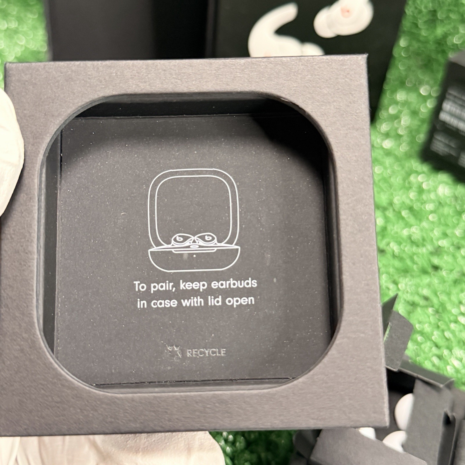 Beats Fit Pro True Wireless Earbuds White/Red A2577, Working, MISSING WINGTIPS.