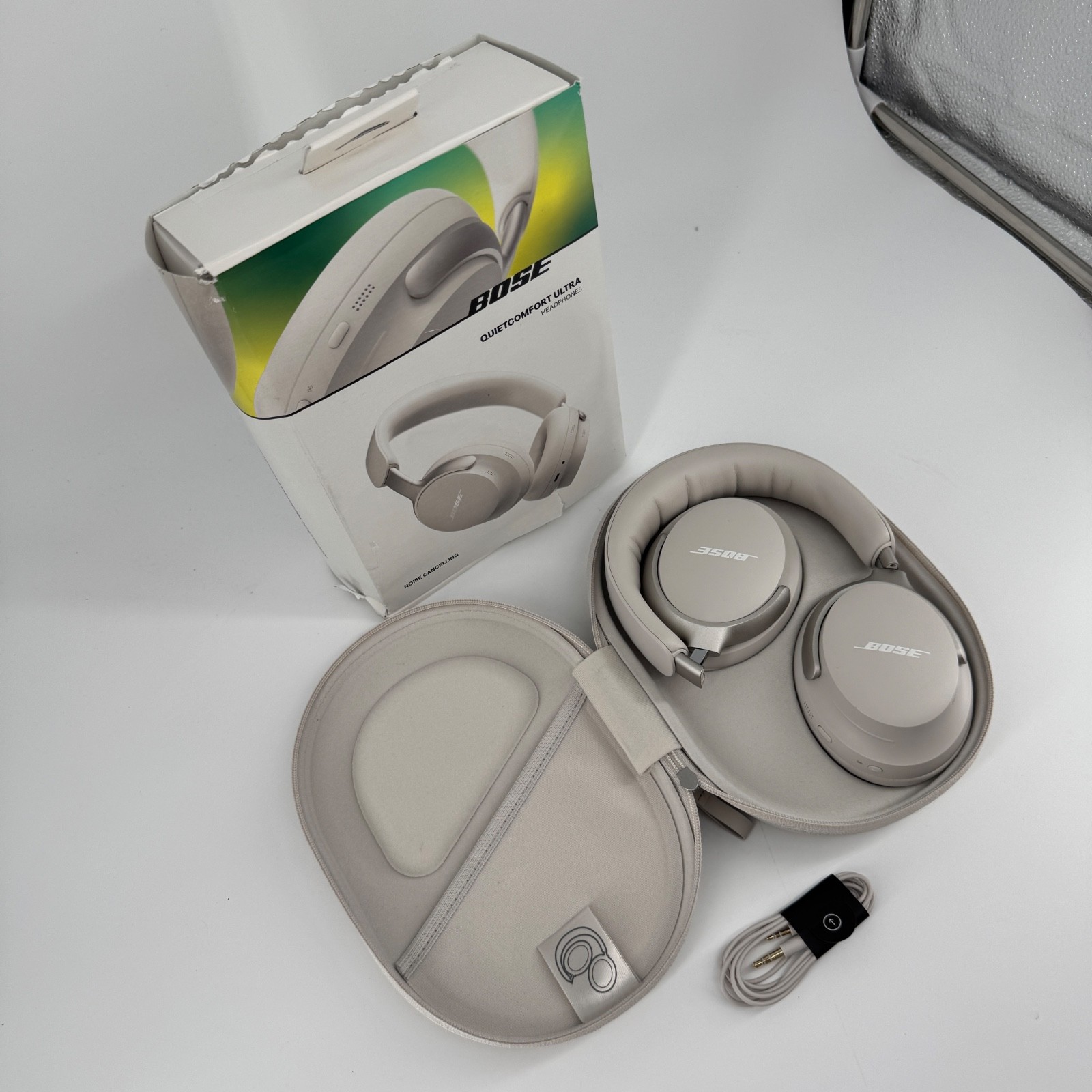 Bose QuietComfort Ultra Over-Ear Headphones – White Smoke w/ Case + Cord