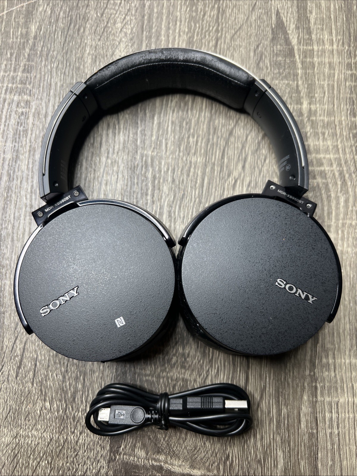 Sony MDR-XB950BT Wireless Bluetooth Over Ear Headphones Black Extra Bass