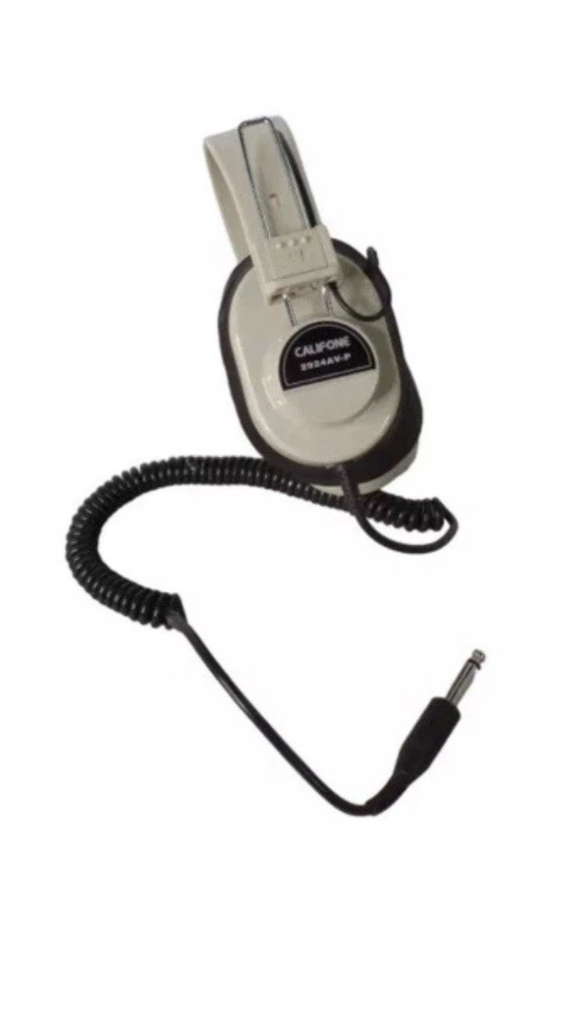 8x Califone 2924AV-P Headphones, 1x Listening Station 1218AV-PY & Case