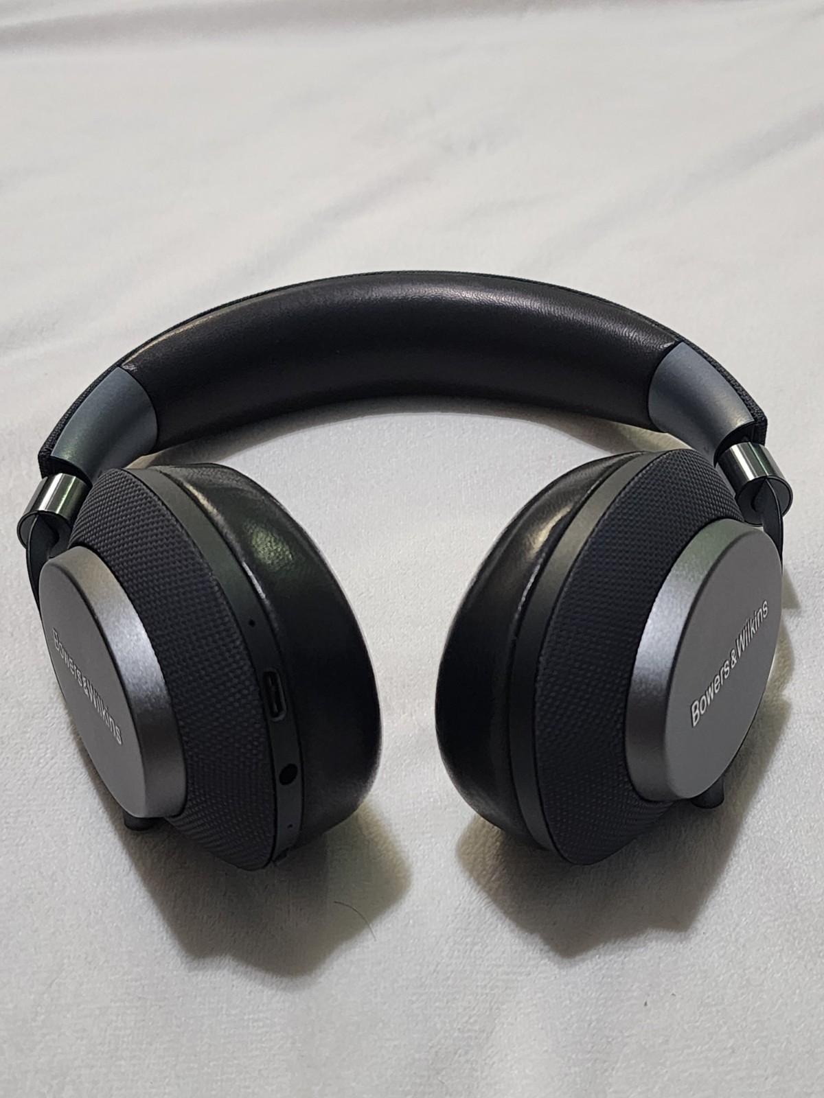 Bowers & Wilkins PX Wireless Adaptive Noise Cancelling Headphones Black WORKS
