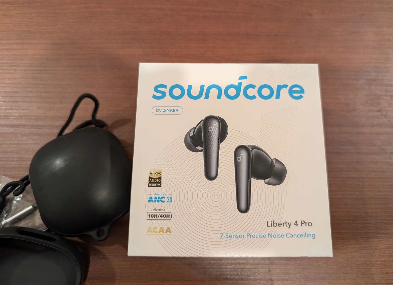 Soundcore Liberty 4 Pro (Black) with spare silicone case