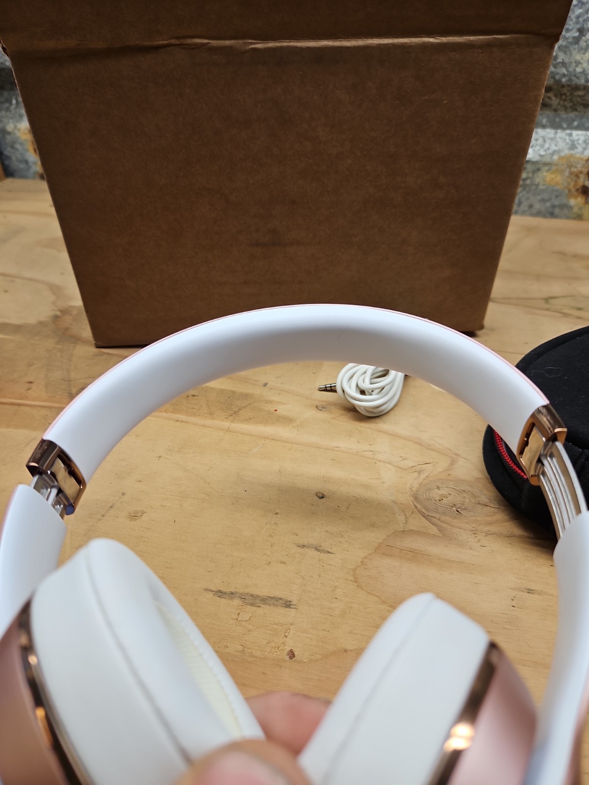 Beats by Dr. Dre Beats Solo3 Wireless On-Ear Headphones – Rose Gold