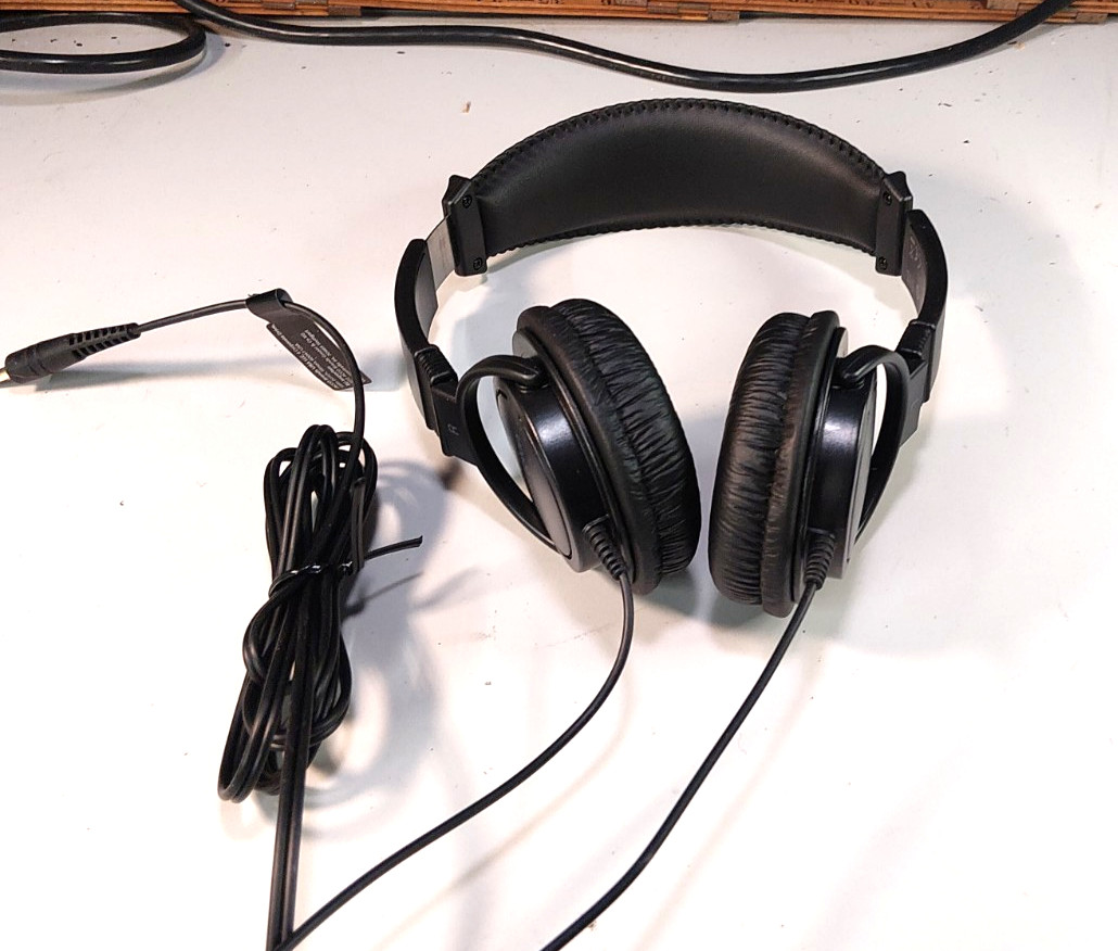 LOT OF 2 – KENSINGTON Classic 3.5mm Headphone With 9ft Cord, Black K33137