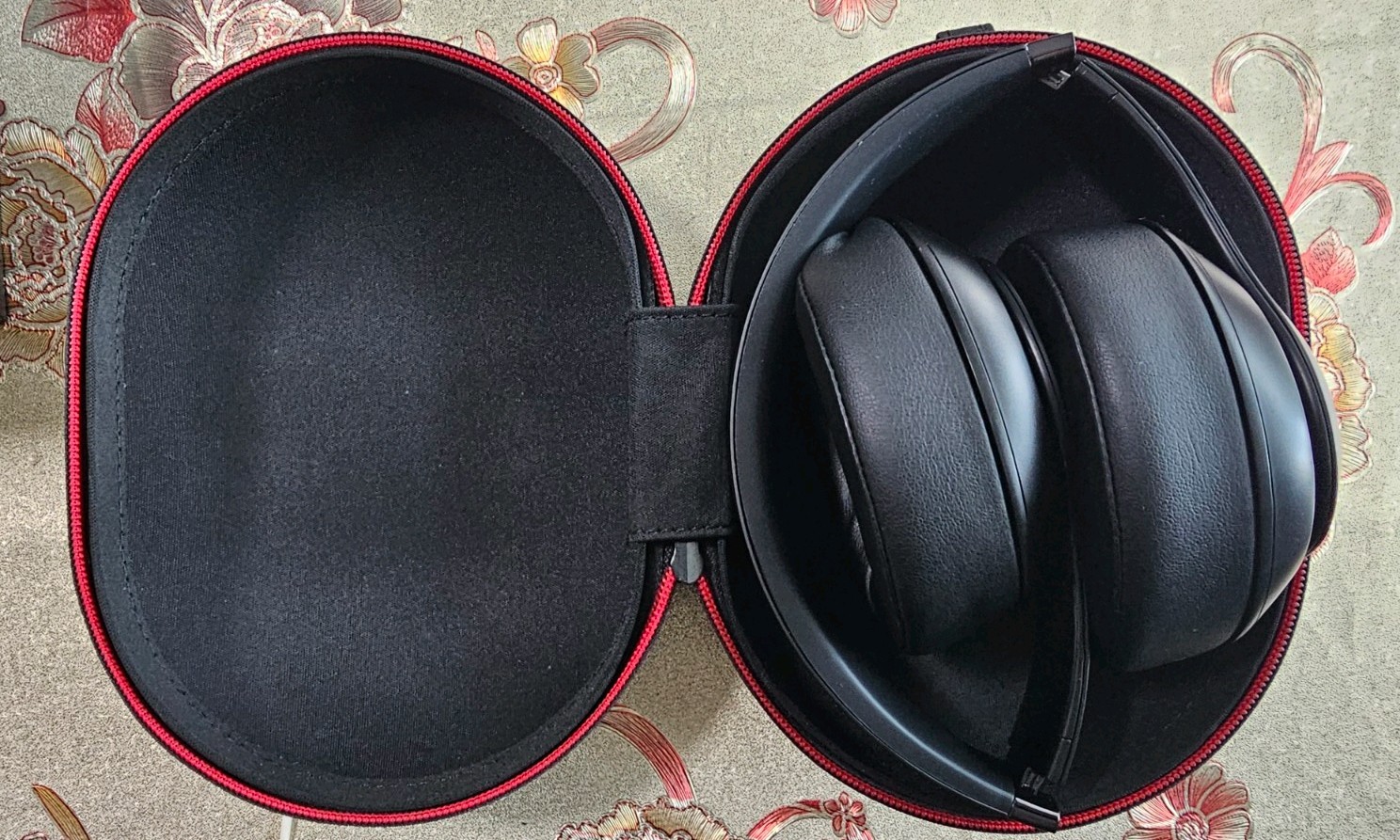 Beats by Dr. Dre Studio3 Over the Ear Wireless Headphones – Black