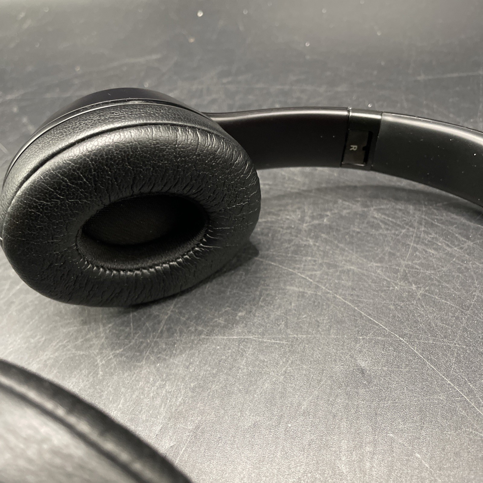 Beats by Dr. Dre Solo3 Wireless On-Ear Headphones Gloss Black A1796