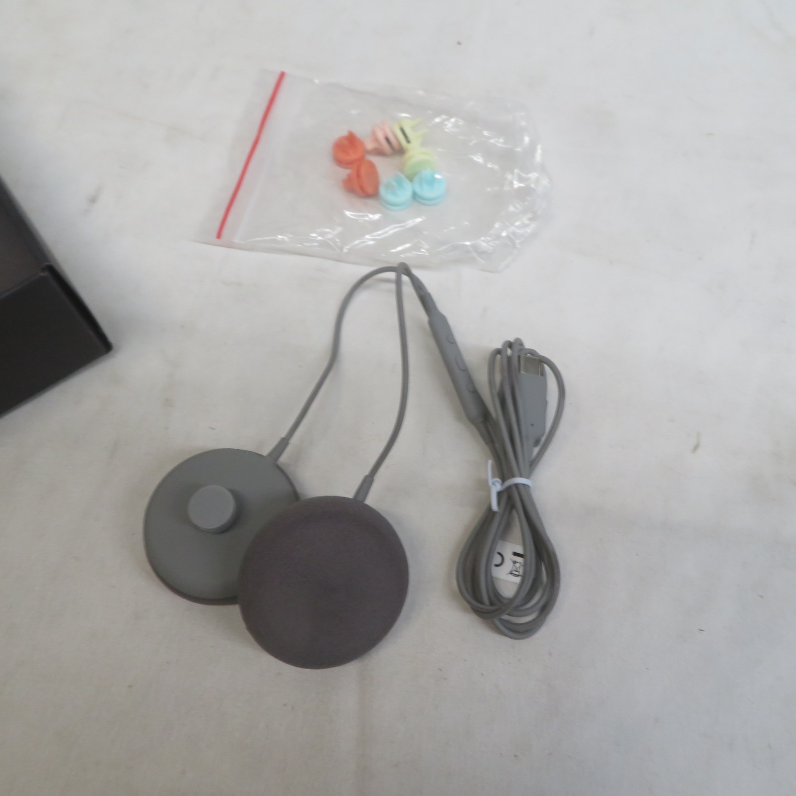 AIAIAI USB-C Headphones with mic & Volume Control (iPhone users see description)