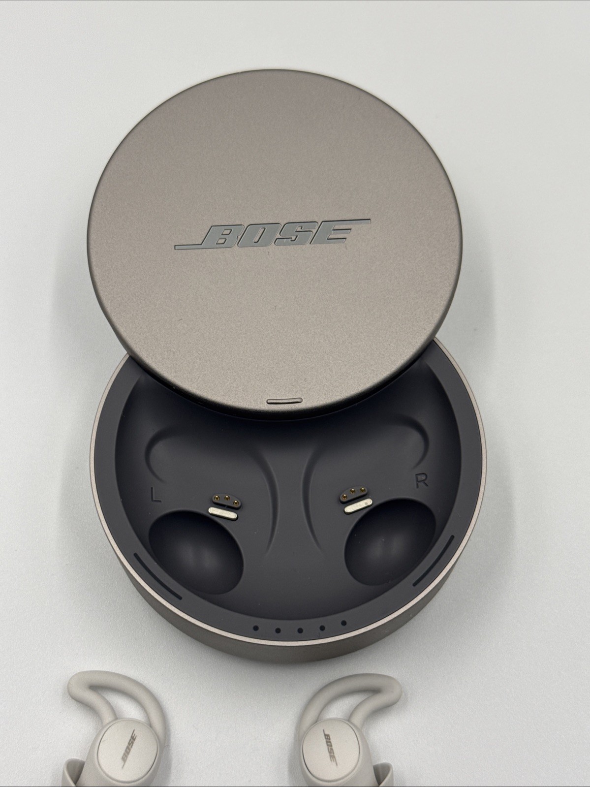 Bose Wireless Sleepbuds II Earbuds White with Charging Case Read Desc