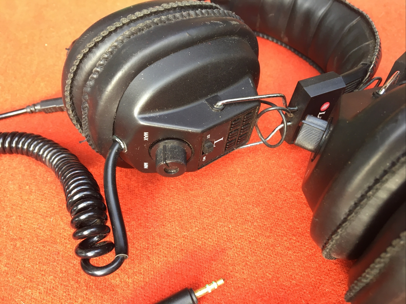 Labtec C-184 Stereo Headphones over the ear pair