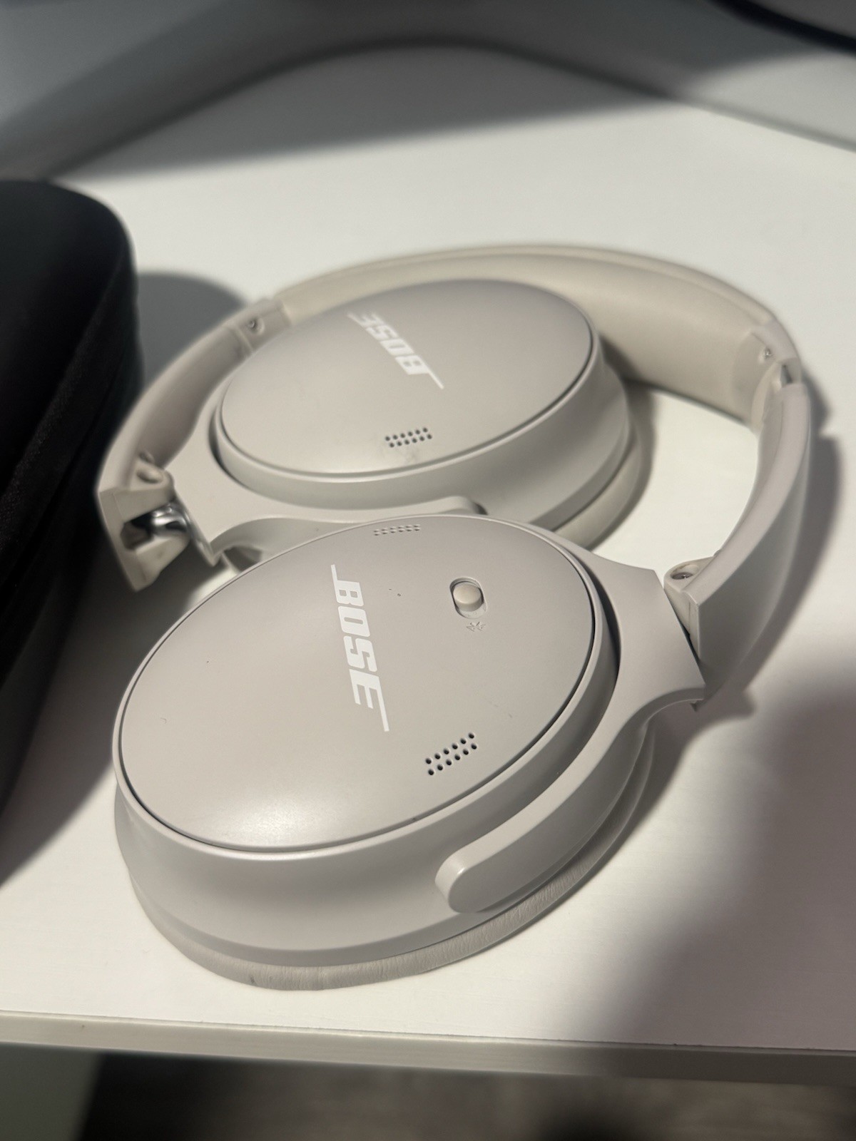 Bose Quiet comfort White Over The Ear Wireless Headphones
