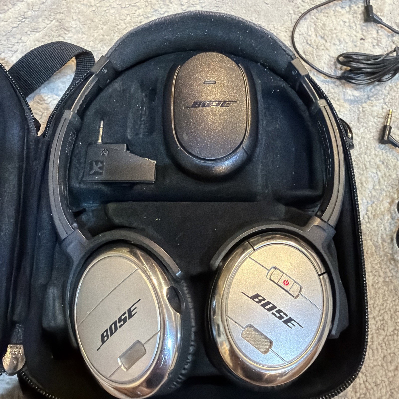 Bose QuietComfort 3 QC3 Noise-Cancelling Headphones, Black and Silver GUC