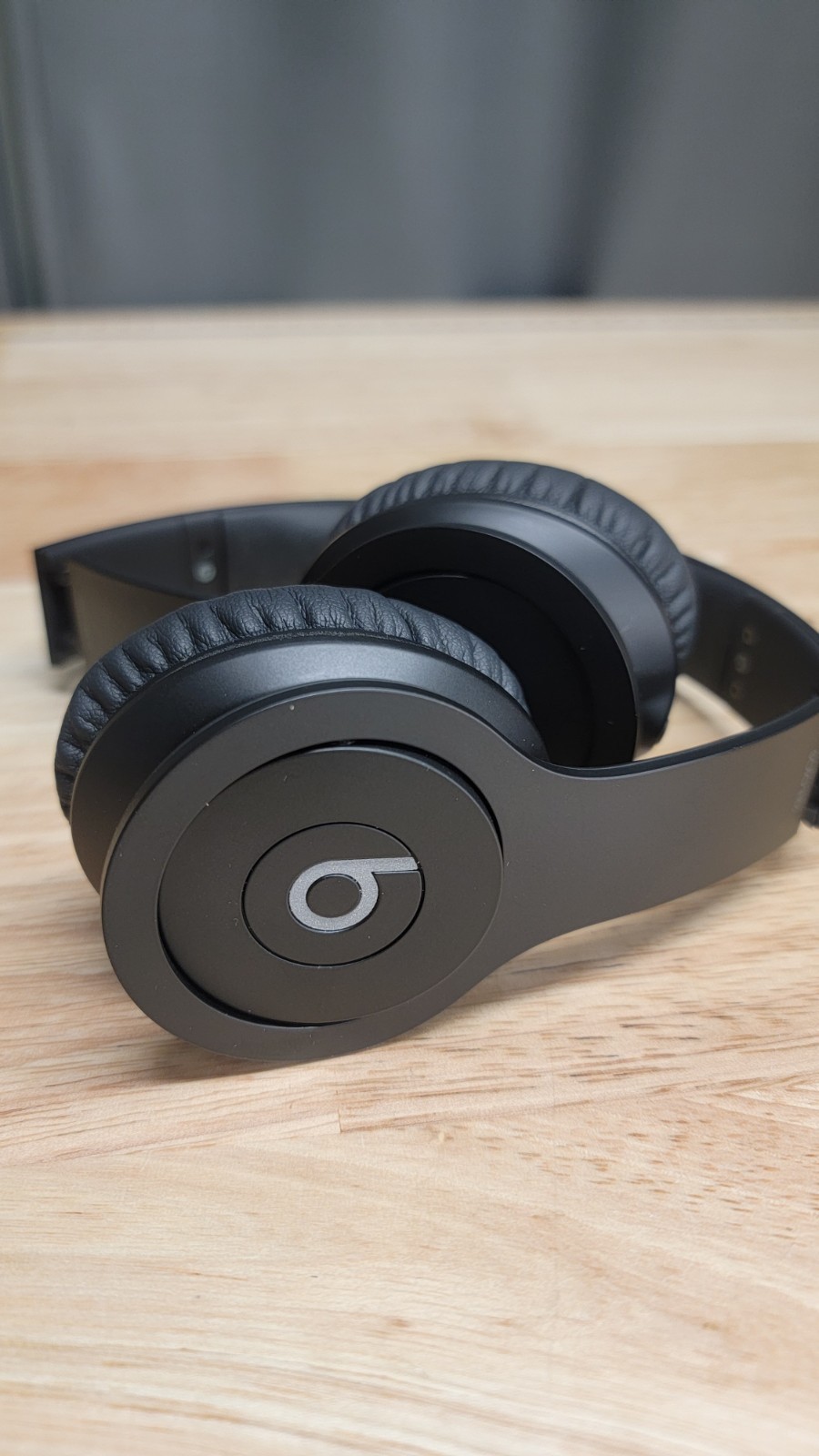 Beats By Dre Solo HD Headphones Black with In-line Control on Cable /Great Sound