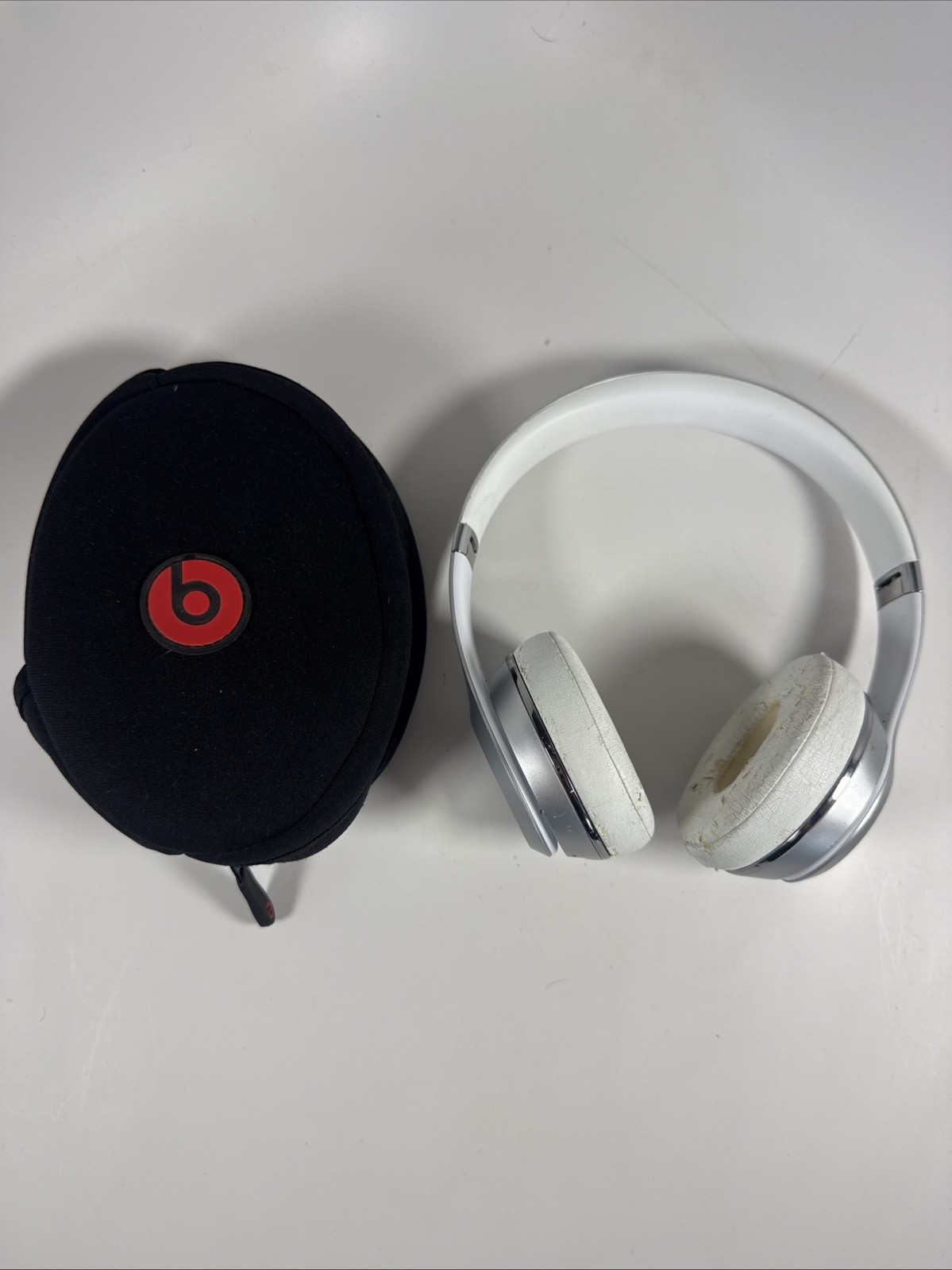 Beats by Dr. Dre Solo3 Wireless Headphones White Silver A1796 With Soft Case