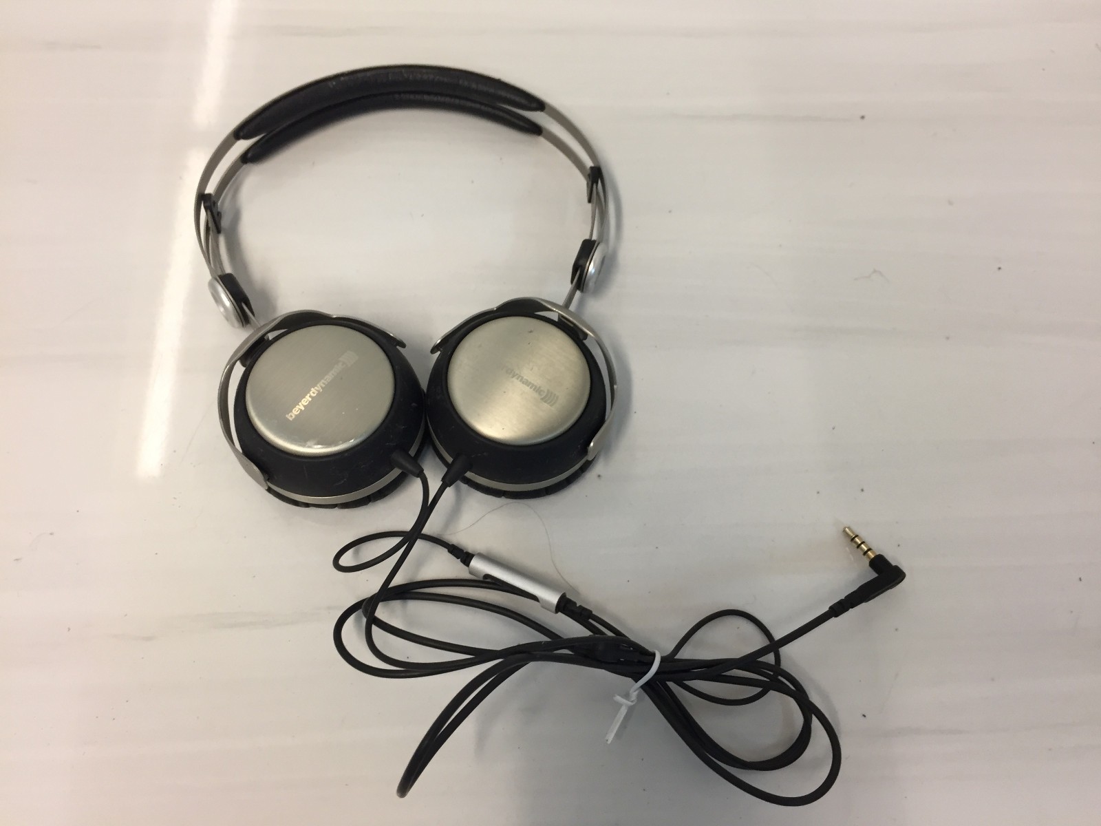 Beyerdynamic T51i Portable On Ear Headphones Silver Black Wired Premium