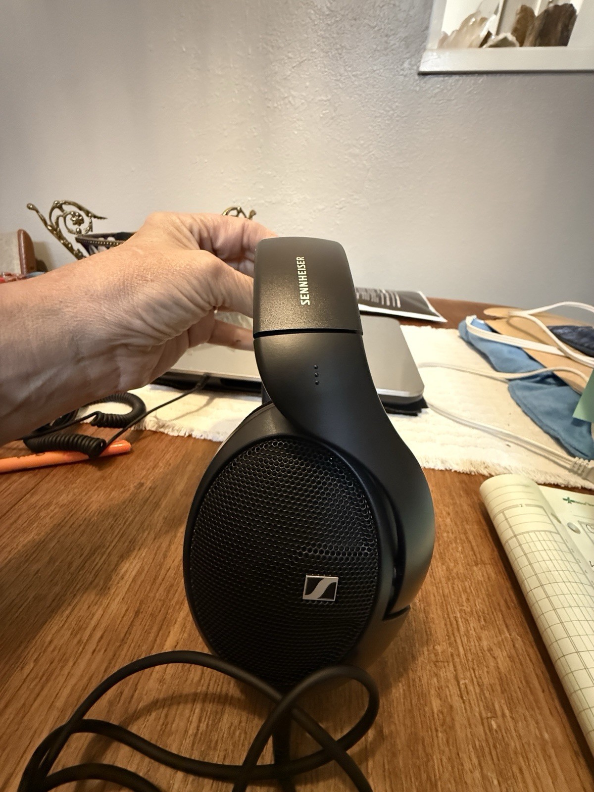 Sennheiser HD 560 S Over-The-Ear Audiophile Headphones. Read Description
