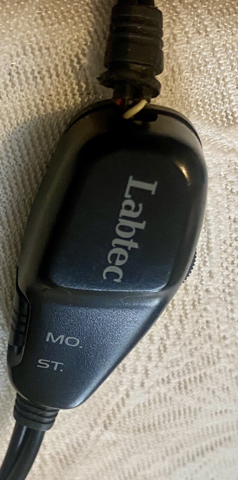 Labtec Black Headphones Elite-825 Over The Ear Corded Minor Damage Cushioned