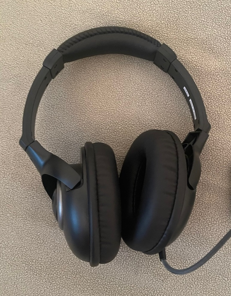 Radio Shack Black Stereo Comfort Headphones 33-1225 W/ Box & Adapter Clean