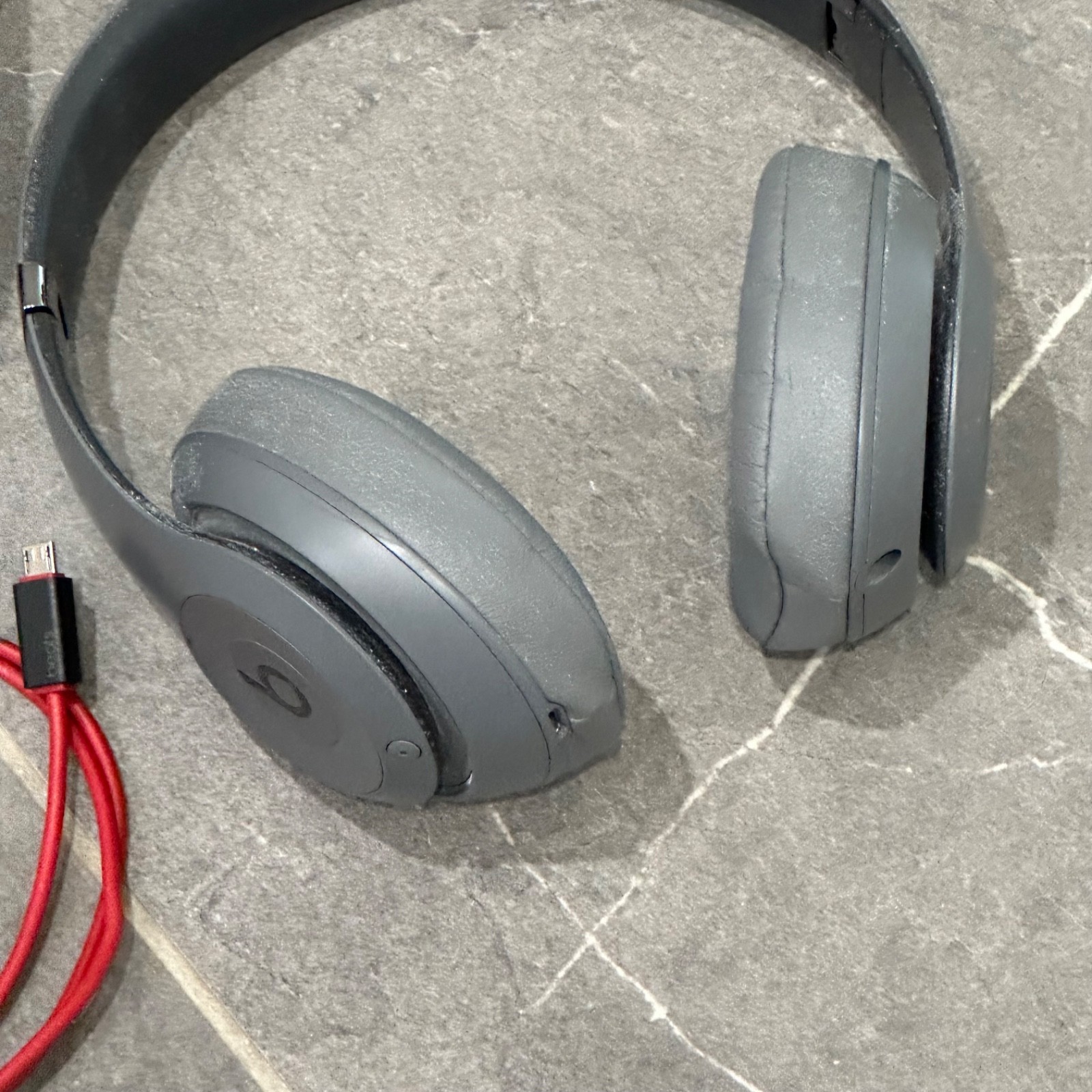 Beats by Dre Solo3 Wireless Headphones Matte Gray Bluetooth – Case