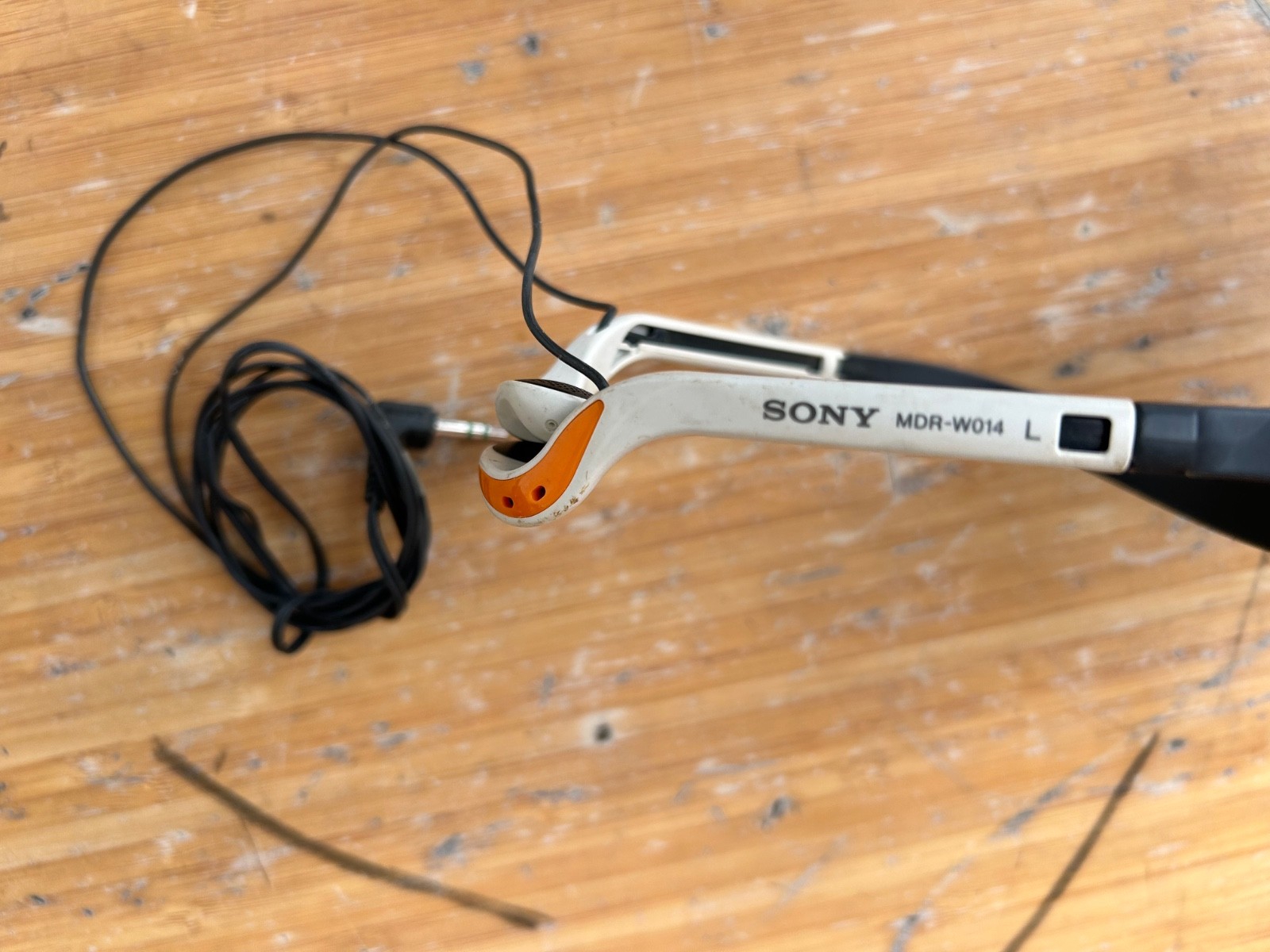 Sony MDR-W014 in-Ear Headphones White Orange Vintage Sports Walkman Vintage