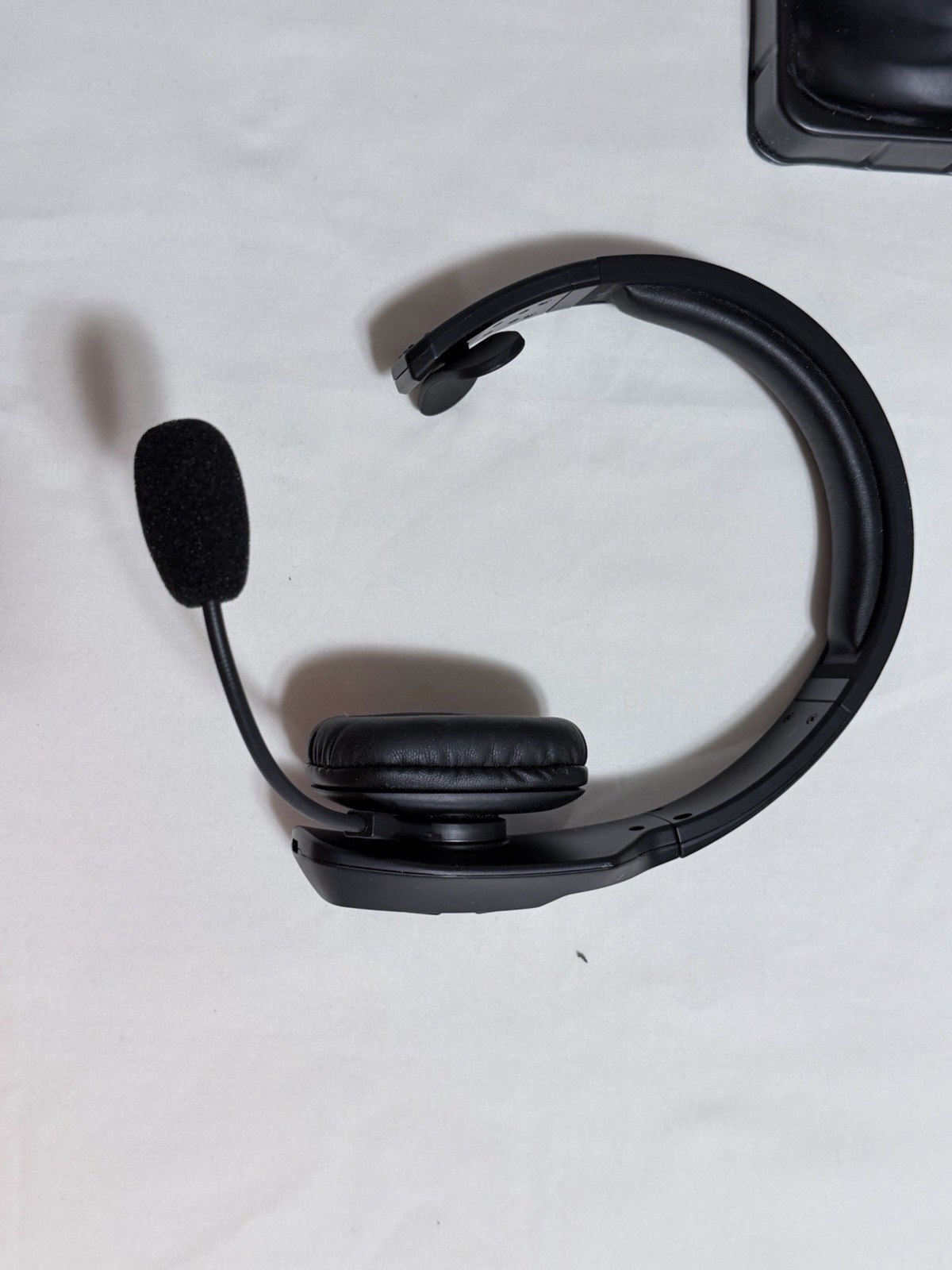 KH-23 Wireless Headphones with Directional Microphone Design New Open Box