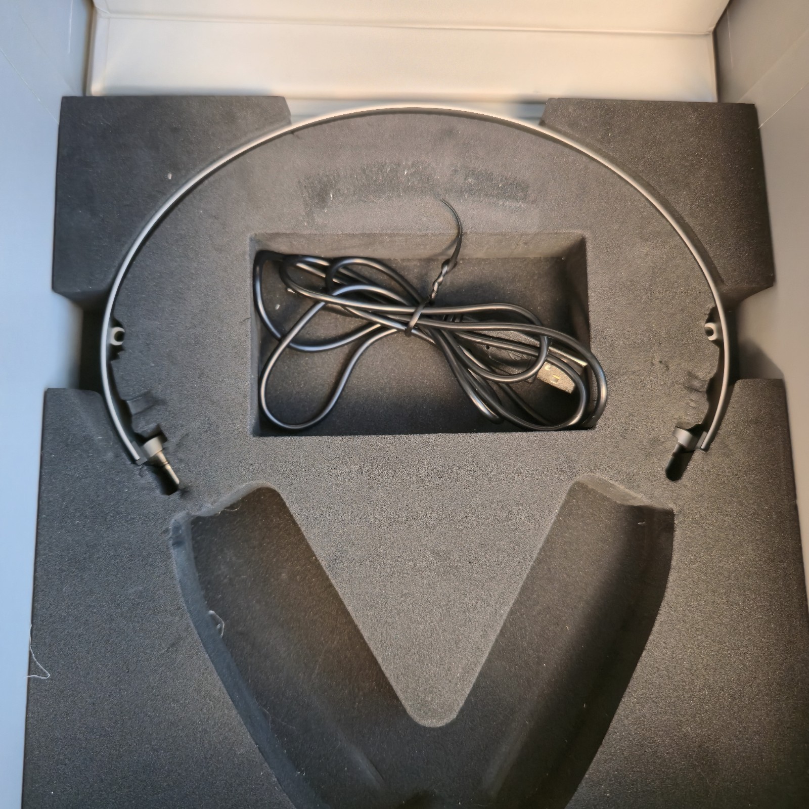 Harman Kardon Over-the-Ear Headphones Model:HARKAR-BT N2001 Tested, Accessories