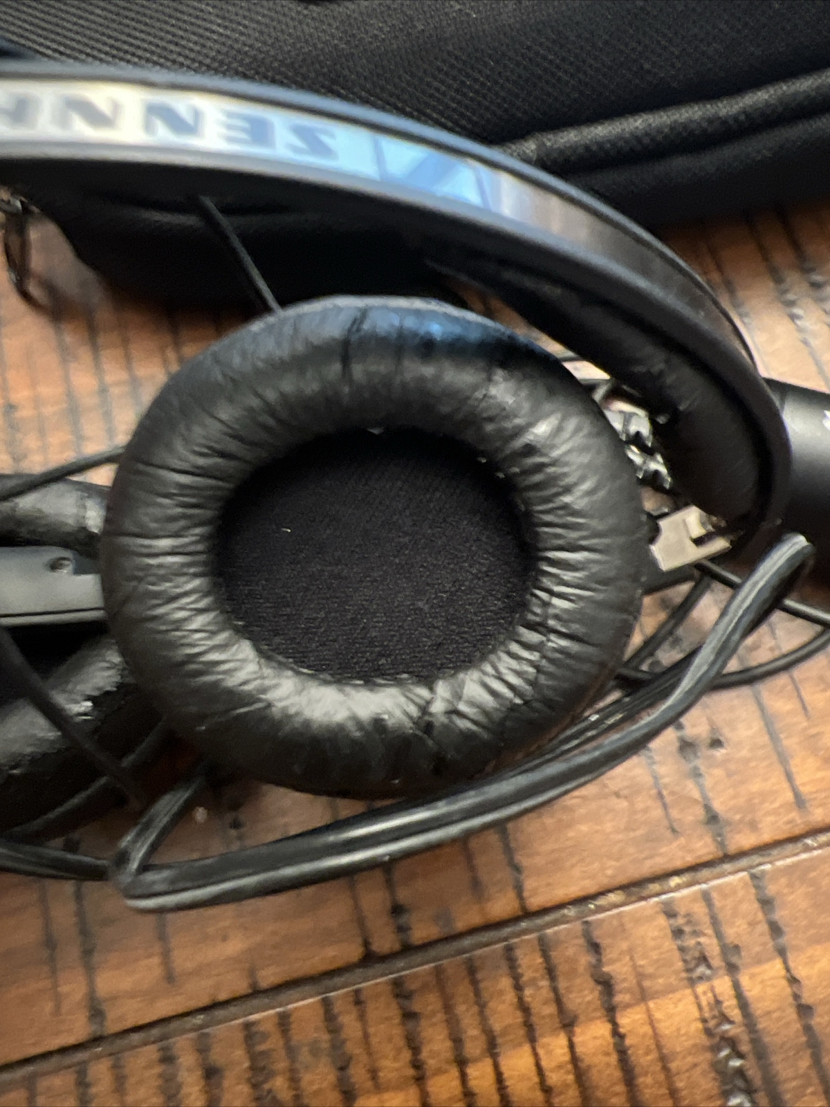 Sennheiser PXC250 Noise Gard Wired Travel Headset Color: Black