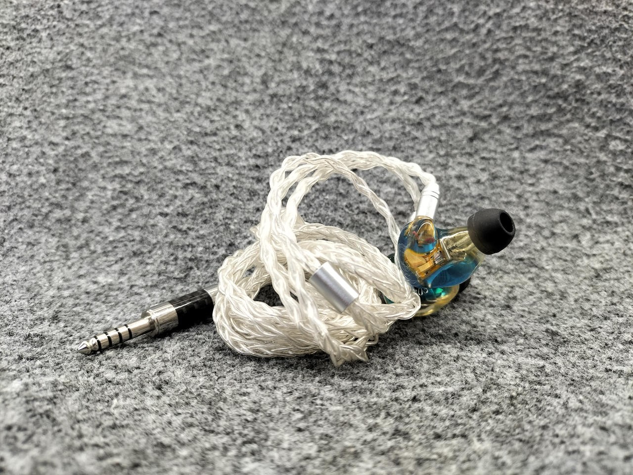 iBasso AM05 5-BA IEMs 2.5mm Blue w/Adapter – Ultra-Light 6.6g 32Ω 115dB
