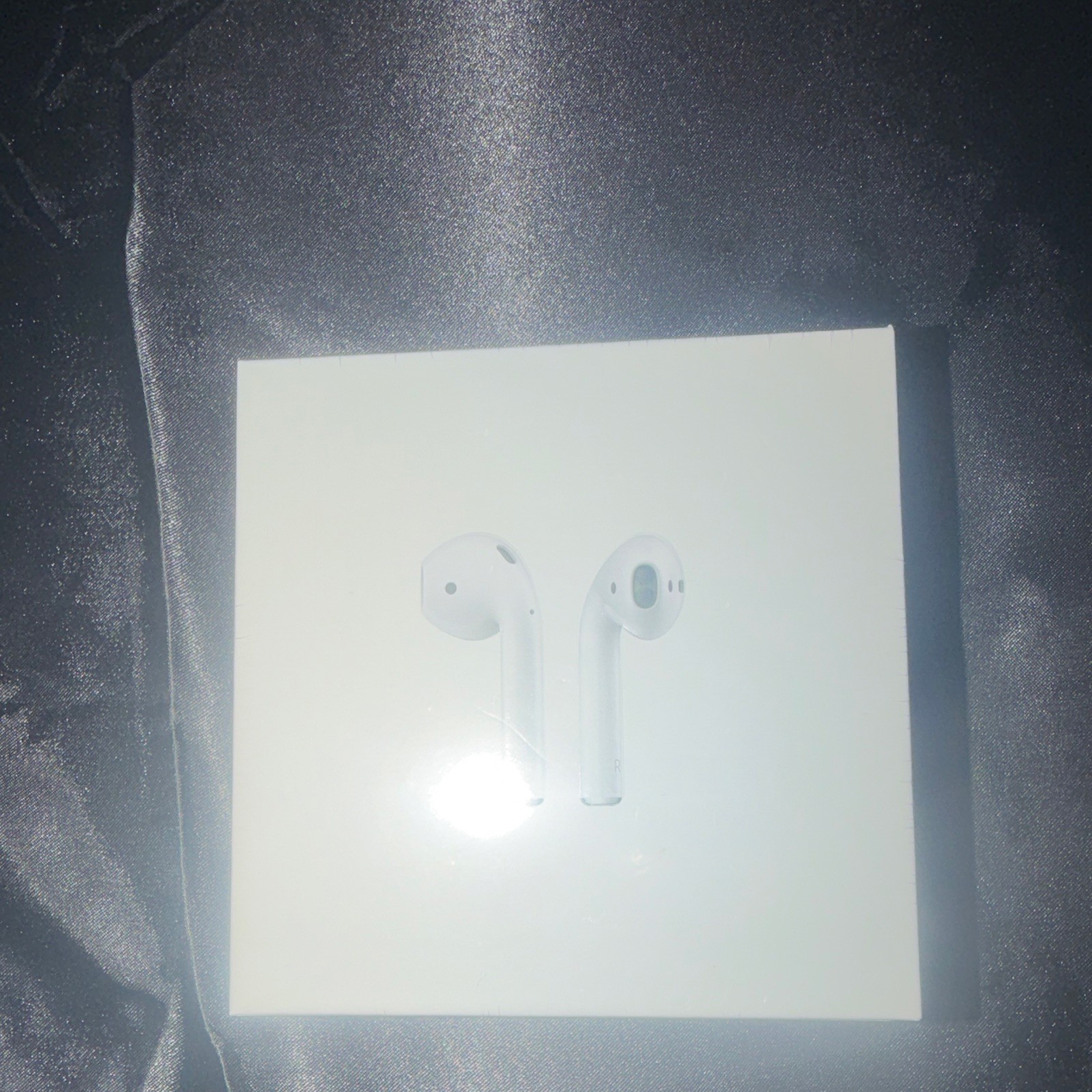 Apple AirPods Wireless Charging Case White Bluetooth Wireless In-Ear Earbuds