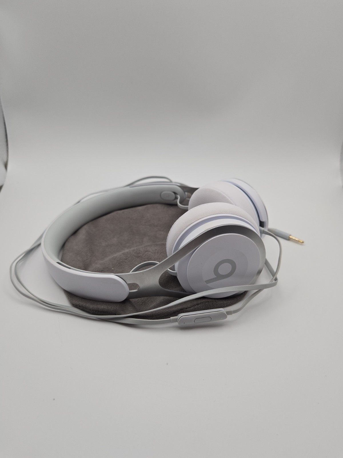 Original OEM Beats by Dr. Dre EP Wired On-Ear Headphones White 3.5mm Jack TESTED