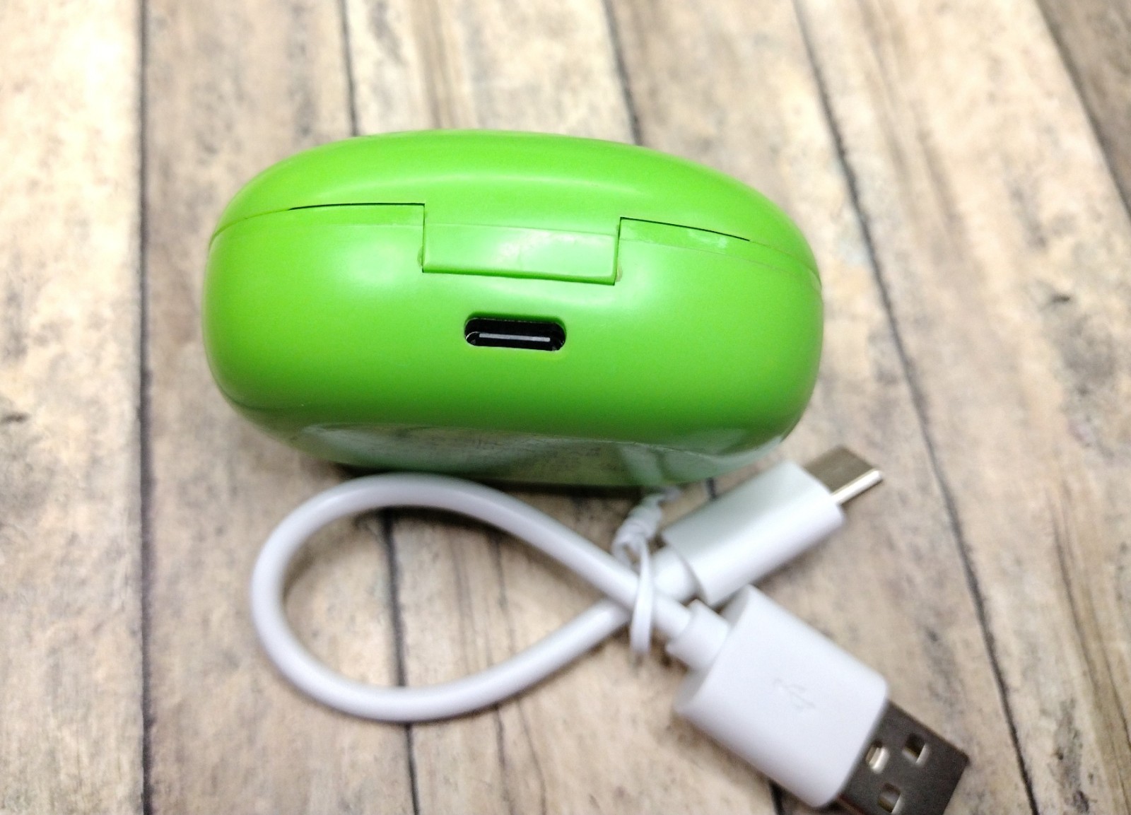 eKids Minecraft Wireless Earbuds Green with Charger and USB Cable Xi-B18MX EXv24