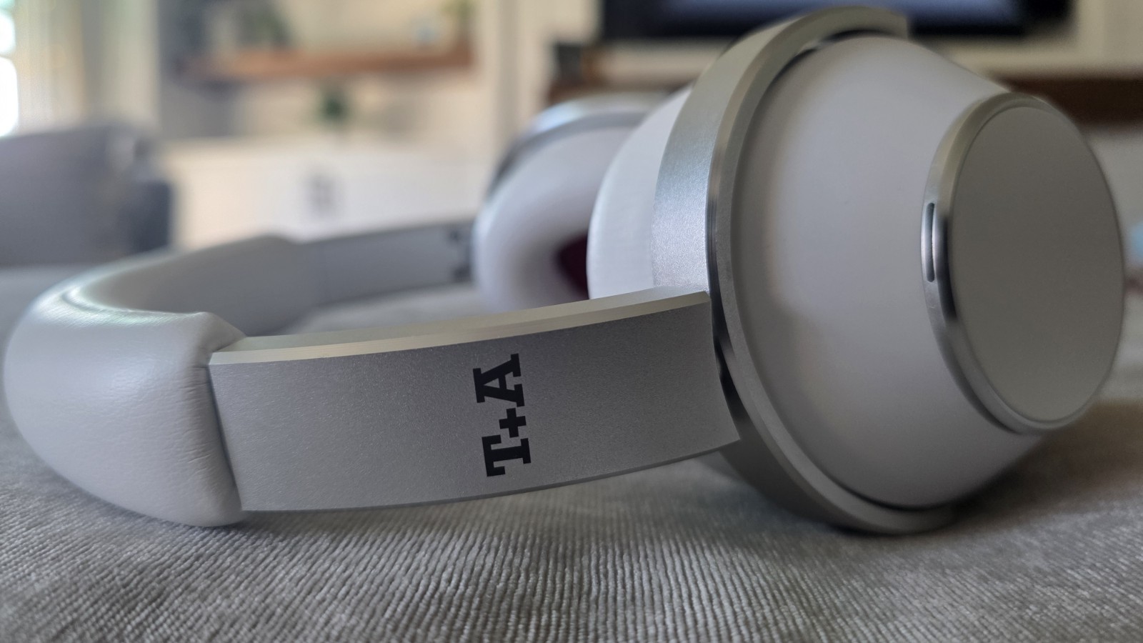 T+A Elektroakustik Solitaire T Closed Back Headphones All White